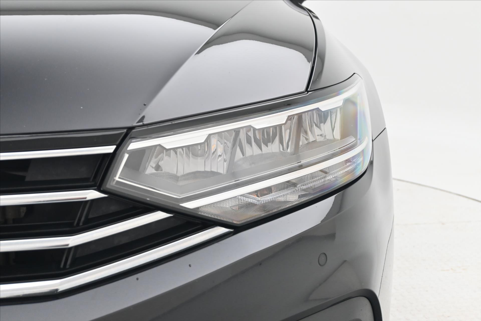 Hlavní fotografie vozu Volkswagen Passat 2,0 TDI 110 kW DSG Navi Záruka až 5 let (30)