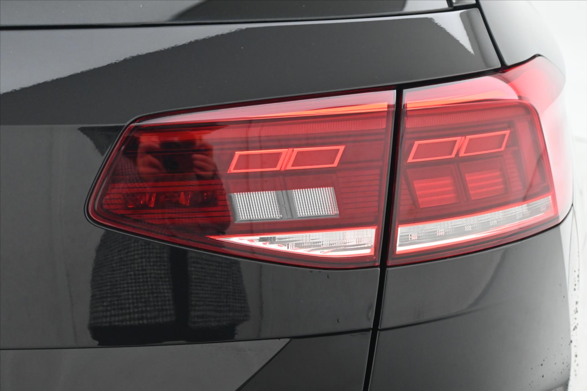 Hlavní fotografie vozu Volkswagen Passat 2,0 TDI 110 kW DSG Navi Záruka až 5 let (31)