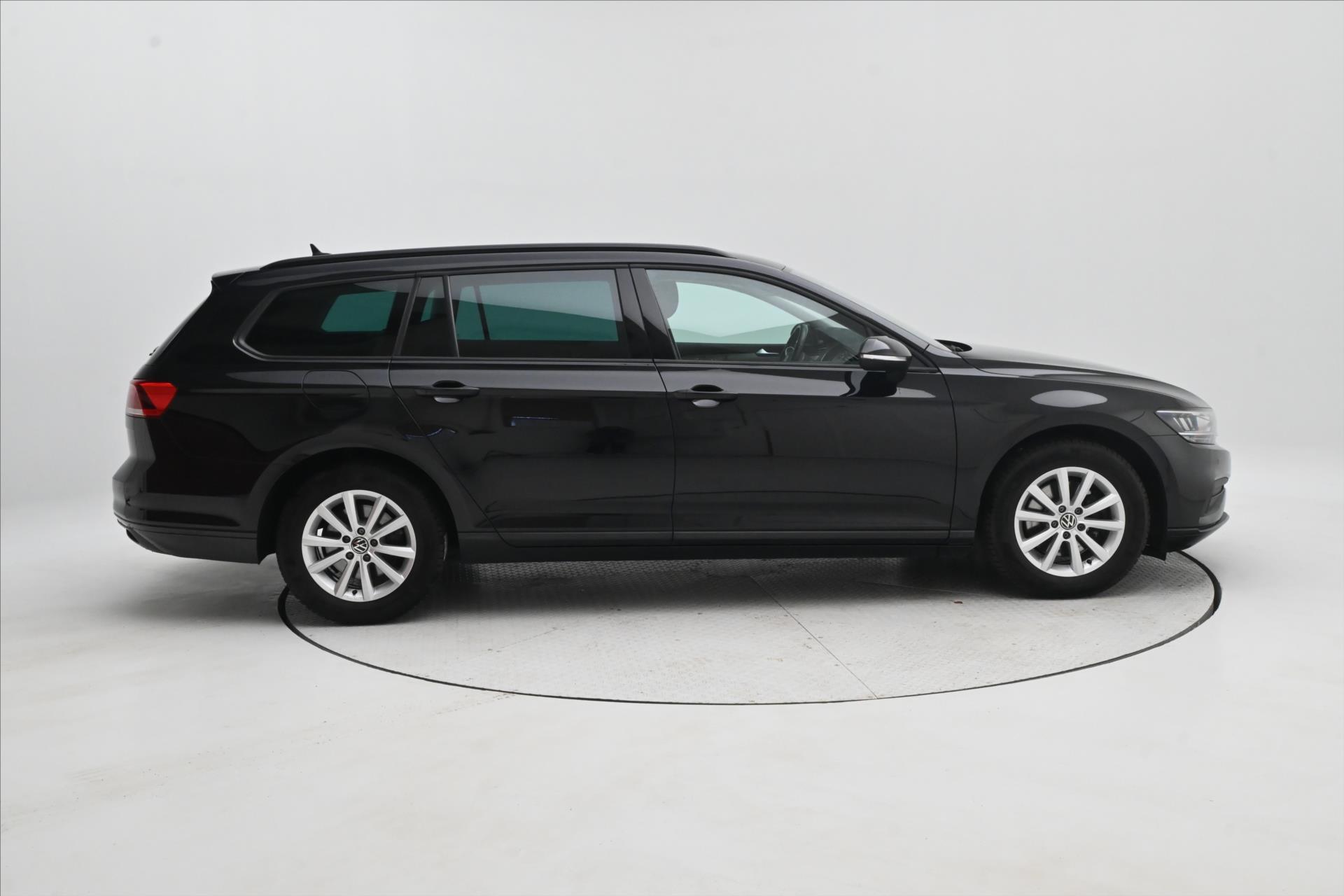 Hlavní fotografie vozu Volkswagen Passat 2,0 TDI 110 kW DSG Navi Záruka až 5 let (5)