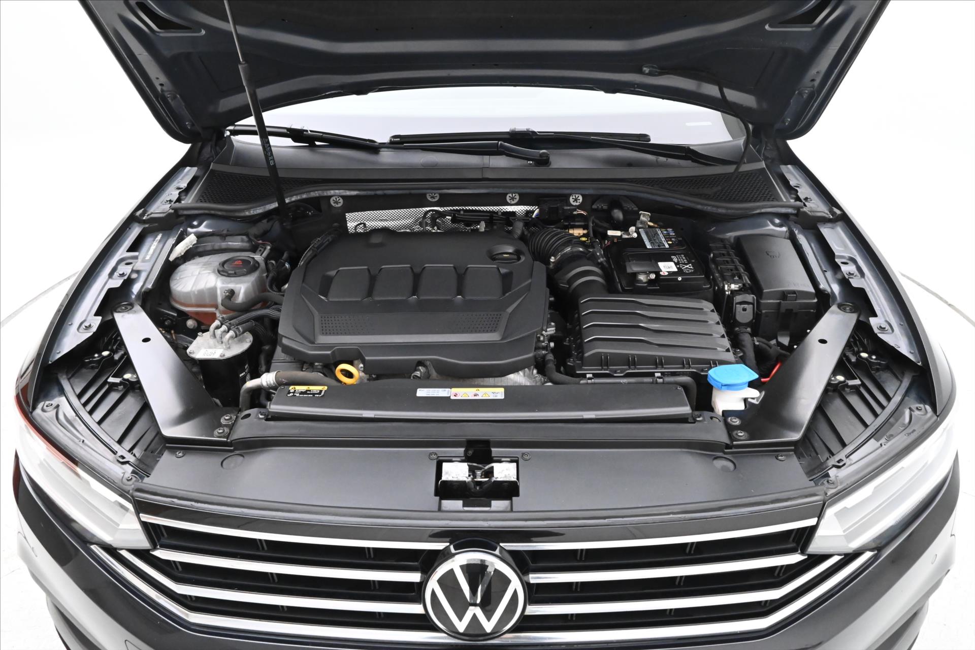 Hlavní fotografie vozu Volkswagen Passat 2,0 TDI 110 kW DSG Navi Záruka až 5 let (10)