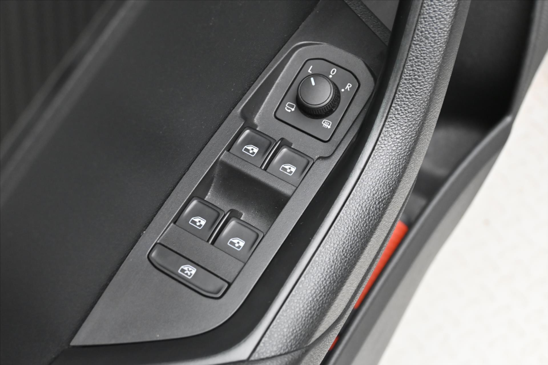 Hlavní fotografie vozu Škoda Karoq 1,5 TSI 110 kW DSG Sportline Záruka až 5 let (26)