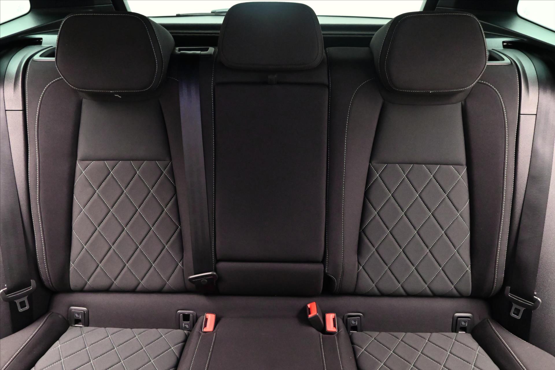 Hlavní fotografie vozu Škoda Karoq 1,5 TSI 110 kW DSG Sportline Záruka až 5 let (28)