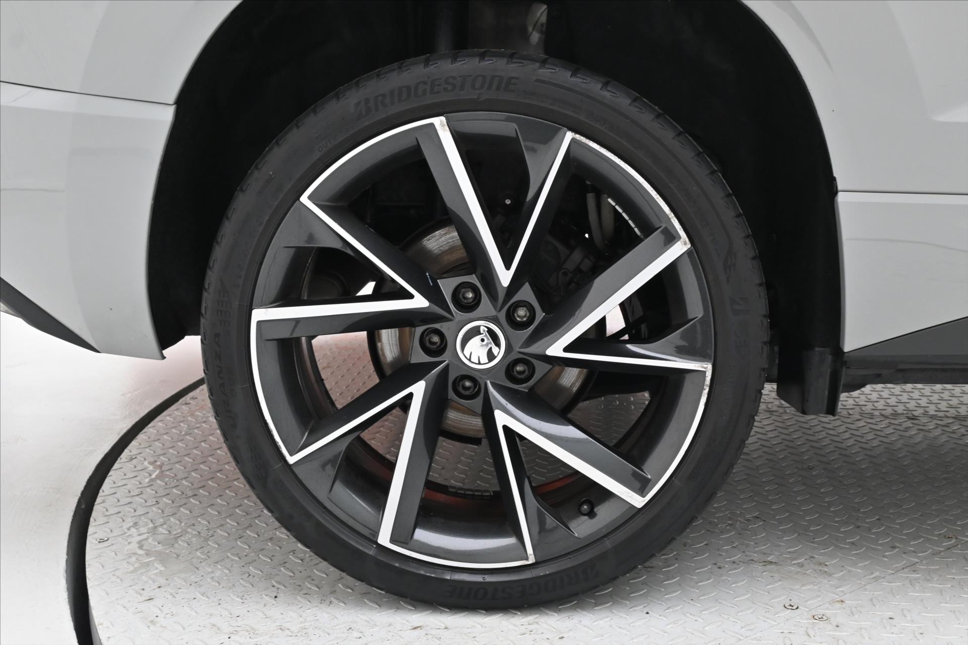 Hlavní fotografie vozu Škoda Karoq 1,5 TSi 110kW DSG Sportline ZÁRUKA AŽ 5 LET (31)