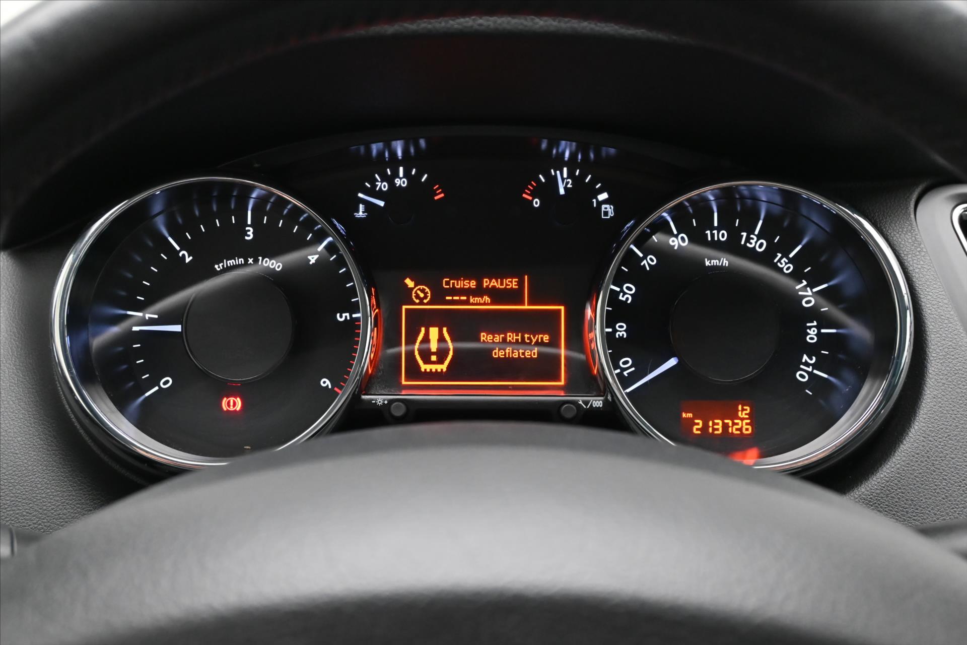 Hlavní fotografie vozu Peugeot 5008 1,6 HDi 84 kW 7/míst PANORAMA Záruka až 5 let (17)