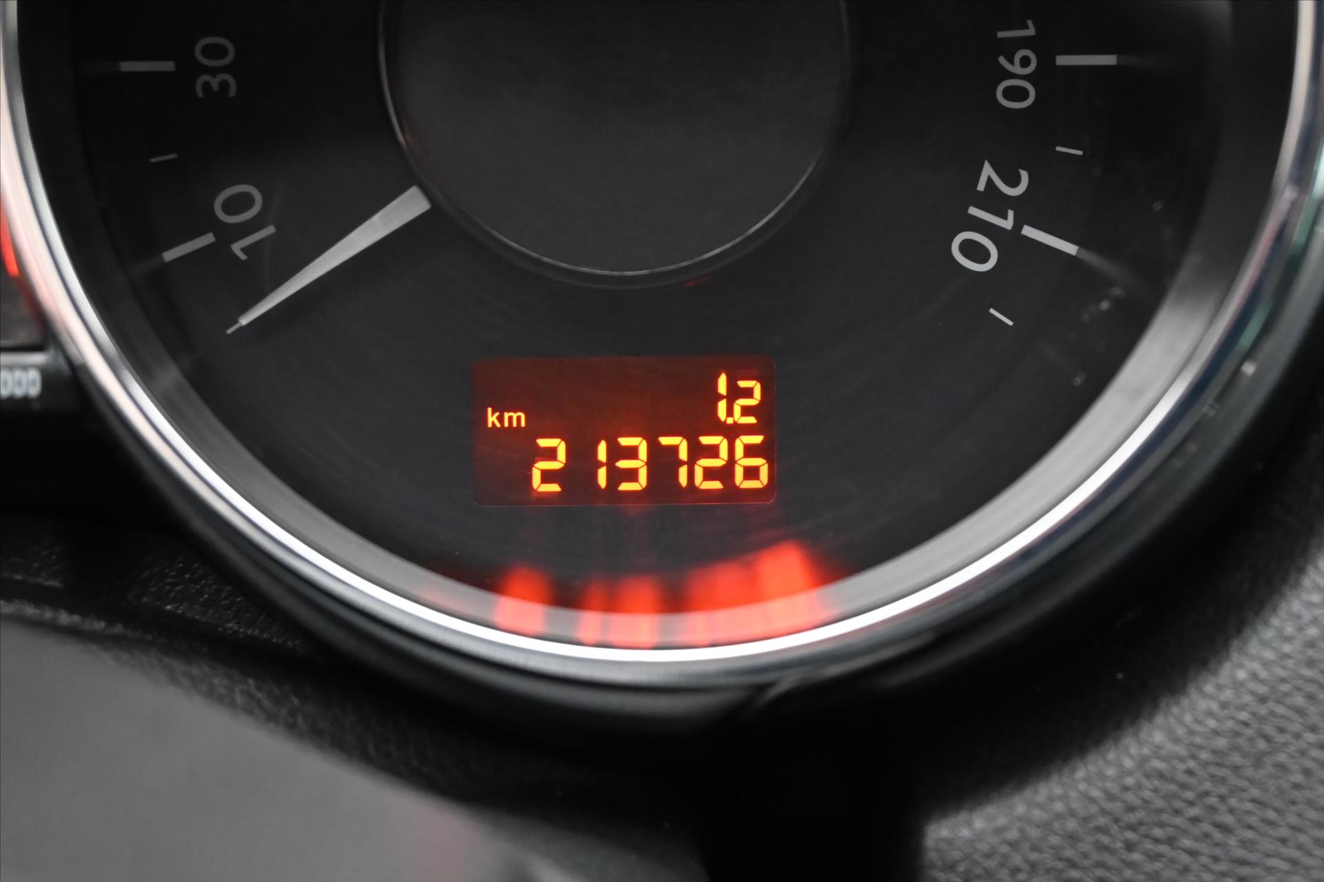 Hlavní fotografie vozu Peugeot 5008 1,6 HDi 84 kW 7/míst PANORAMA Záruka až 5 let (18)