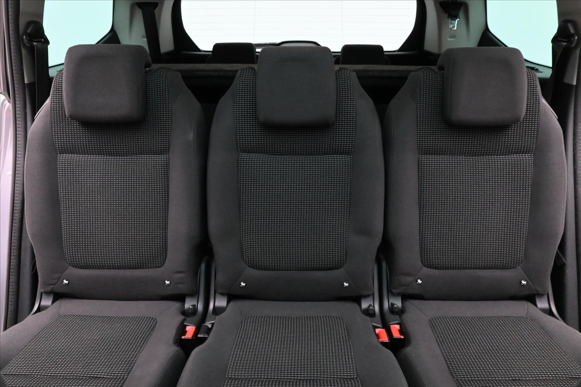 Hlavní fotografie vozu Peugeot 5008 1,6 HDi 84 kW 7/míst PANORAMA Záruka až 5 let (27)