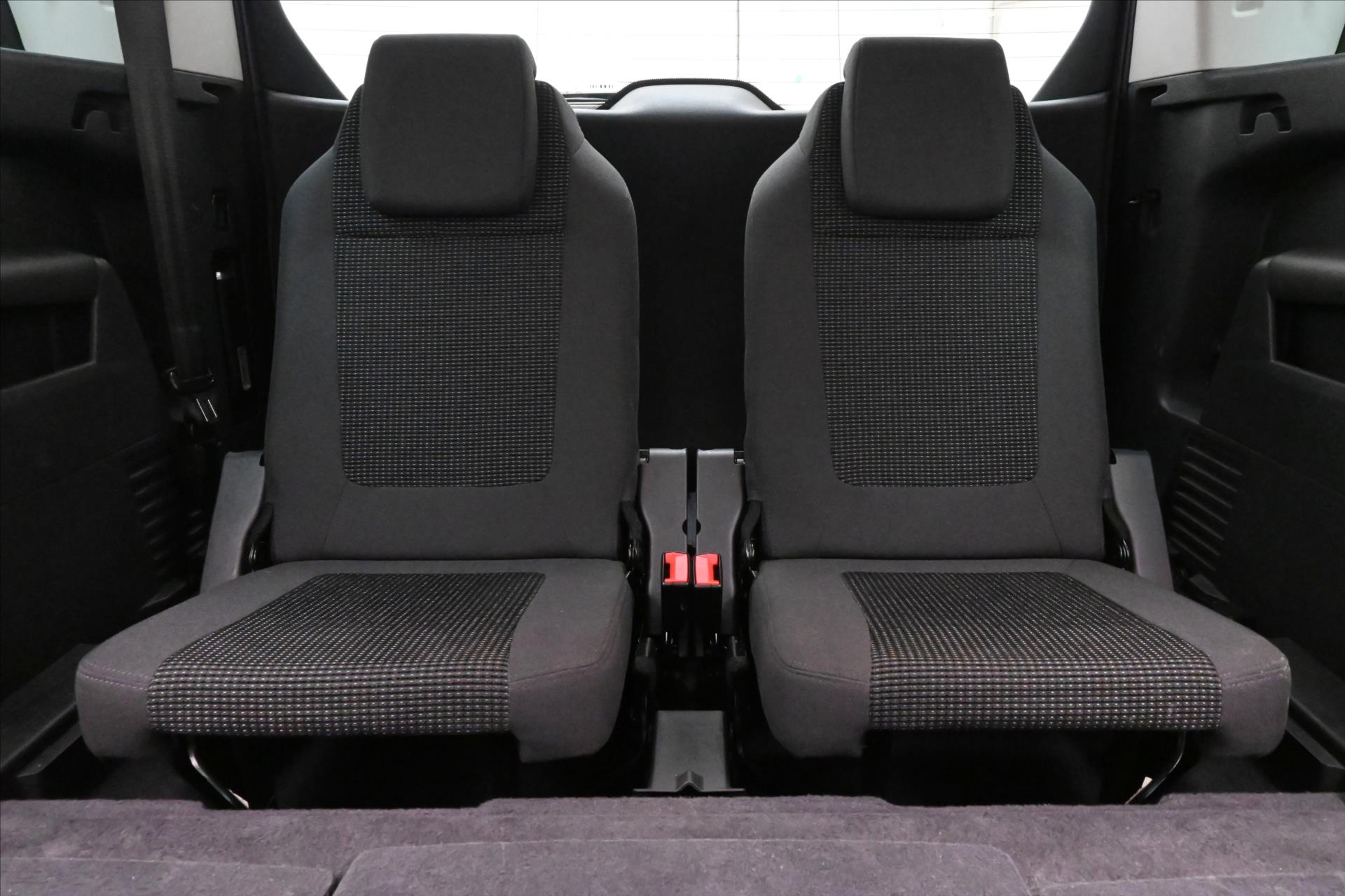 Hlavní fotografie vozu Peugeot 5008 1,6 HDi 84 kW 7/míst PANORAMA Záruka až 5 let (28)