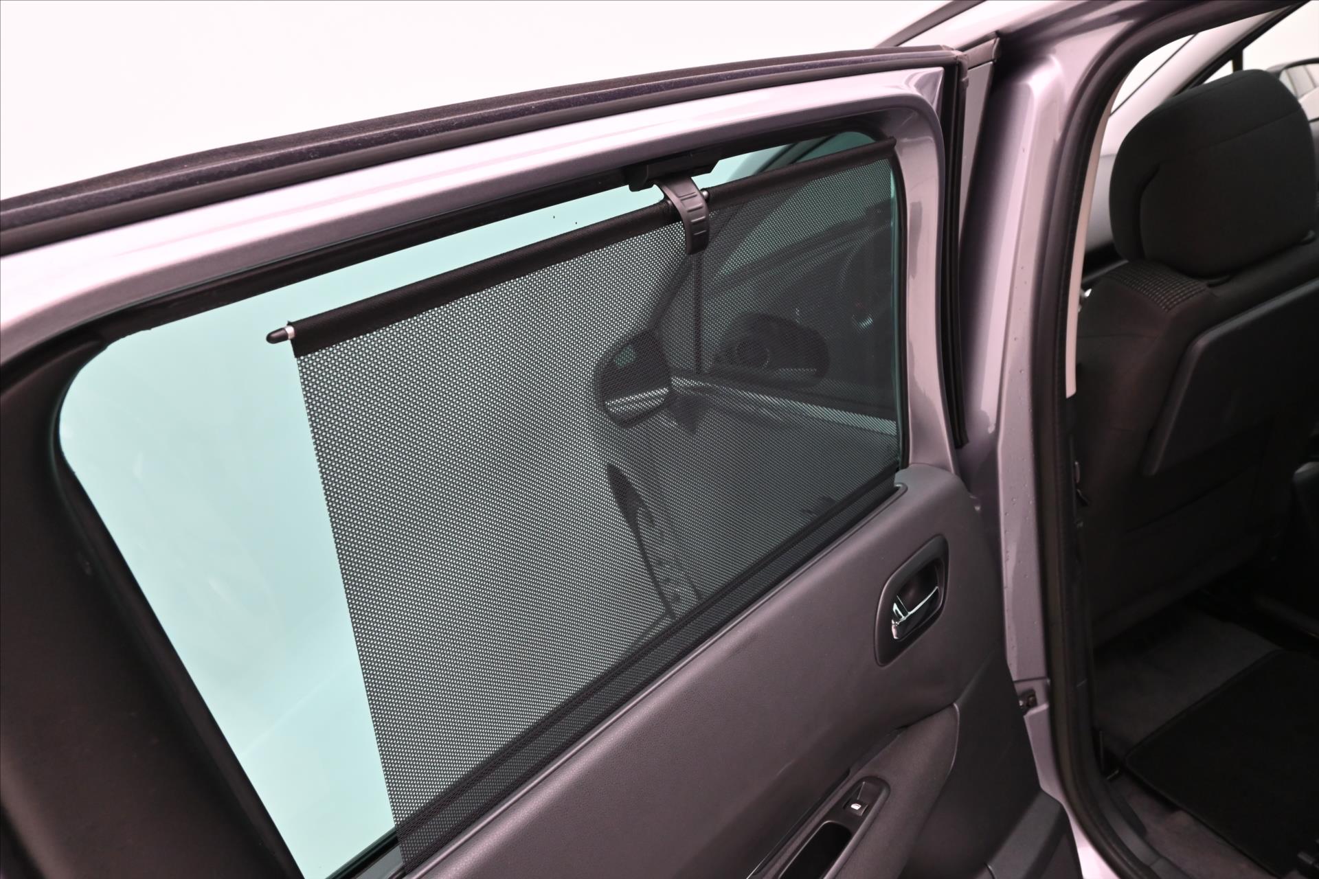 Hlavní fotografie vozu Peugeot 5008 1,6 HDi 84 kW 7/míst PANORAMA Záruka až 5 let (30)