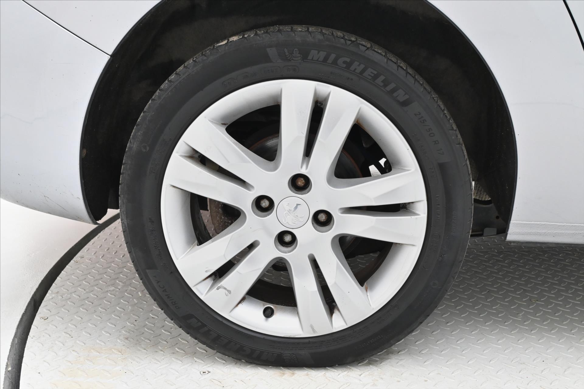 Hlavní fotografie vozu Peugeot 5008 1,6 HDi 84 kW 7/míst PANORAMA Záruka až 5 let (33)