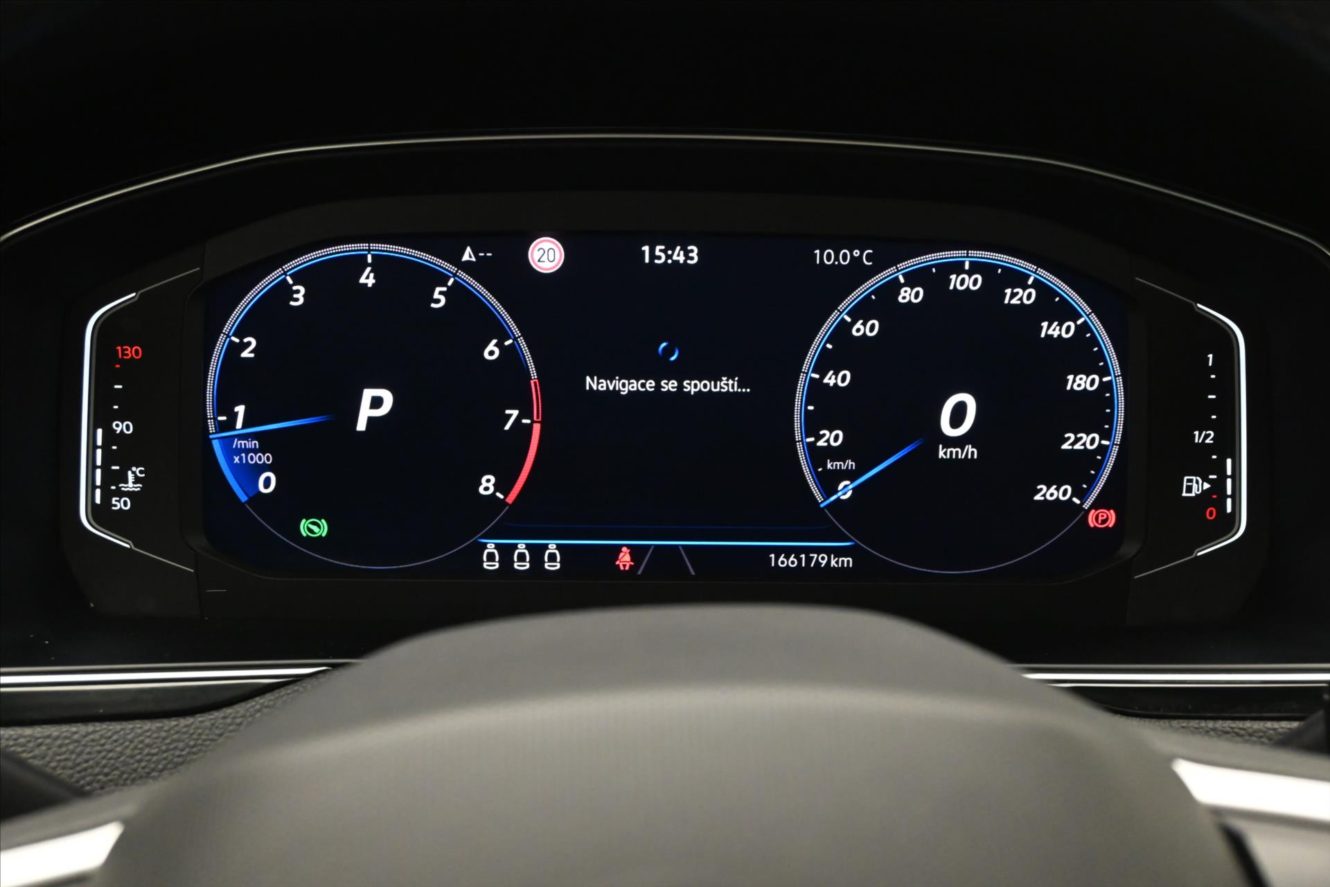 Hlavní fotografie vozu Volkswagen Passat 2,0 TSI 140kW DSG R-Line ZÁRUKA AŽ 5 LET (15)