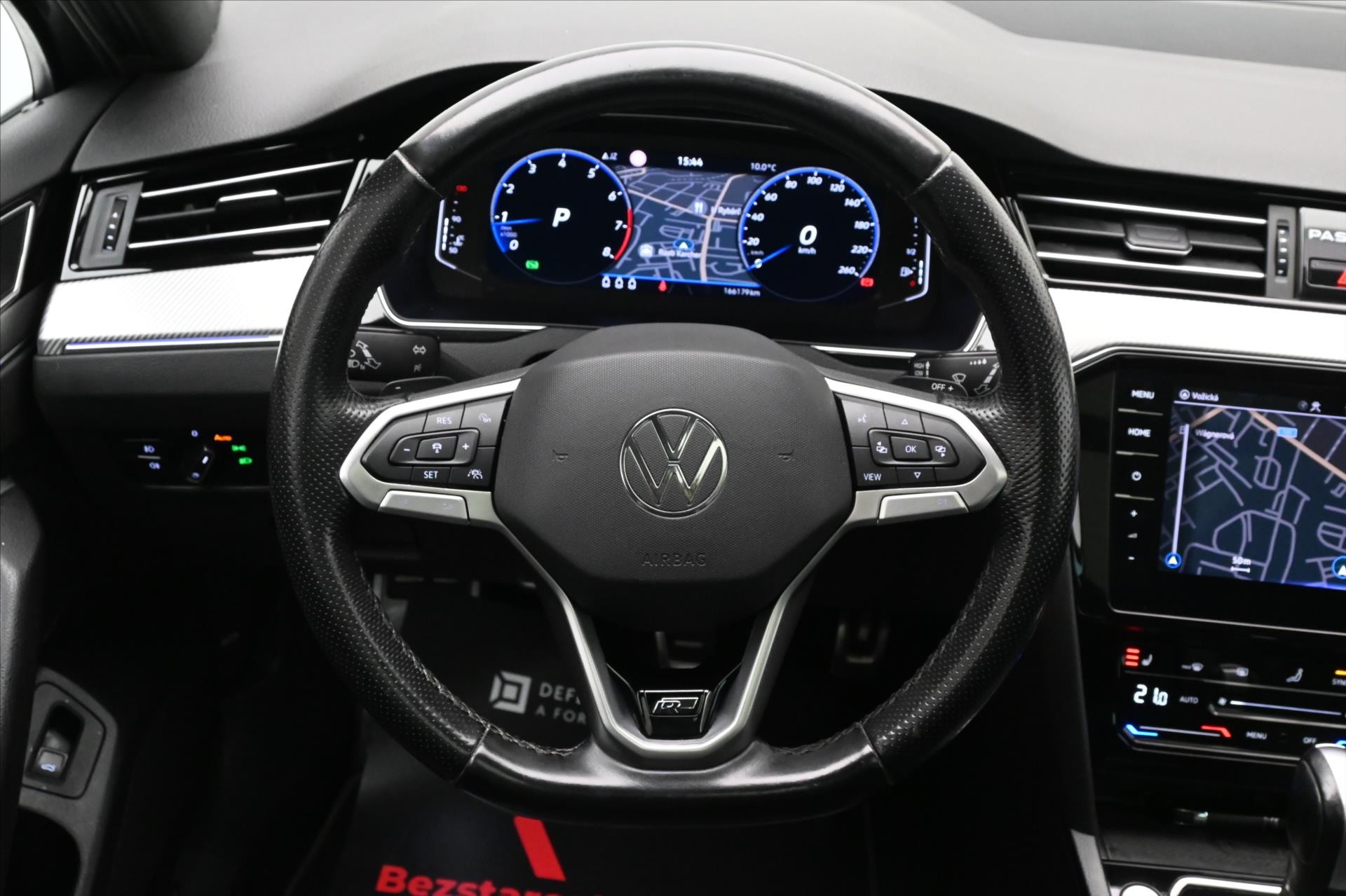 Hlavní fotografie vozu Volkswagen Passat 2,0 TSI 140kW DSG R-Line ZÁRUKA AŽ 5 LET (17)