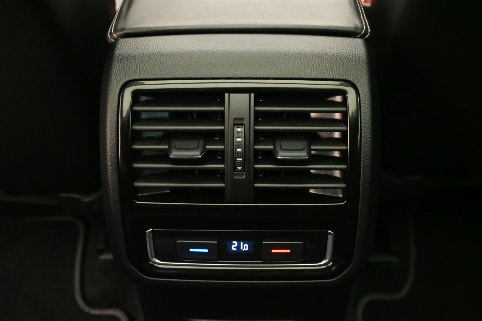 Hlavní fotografie vozu Volkswagen Passat 2,0 TSI 140kW DSG R-Line ZÁRUKA AŽ 5 LET (22)