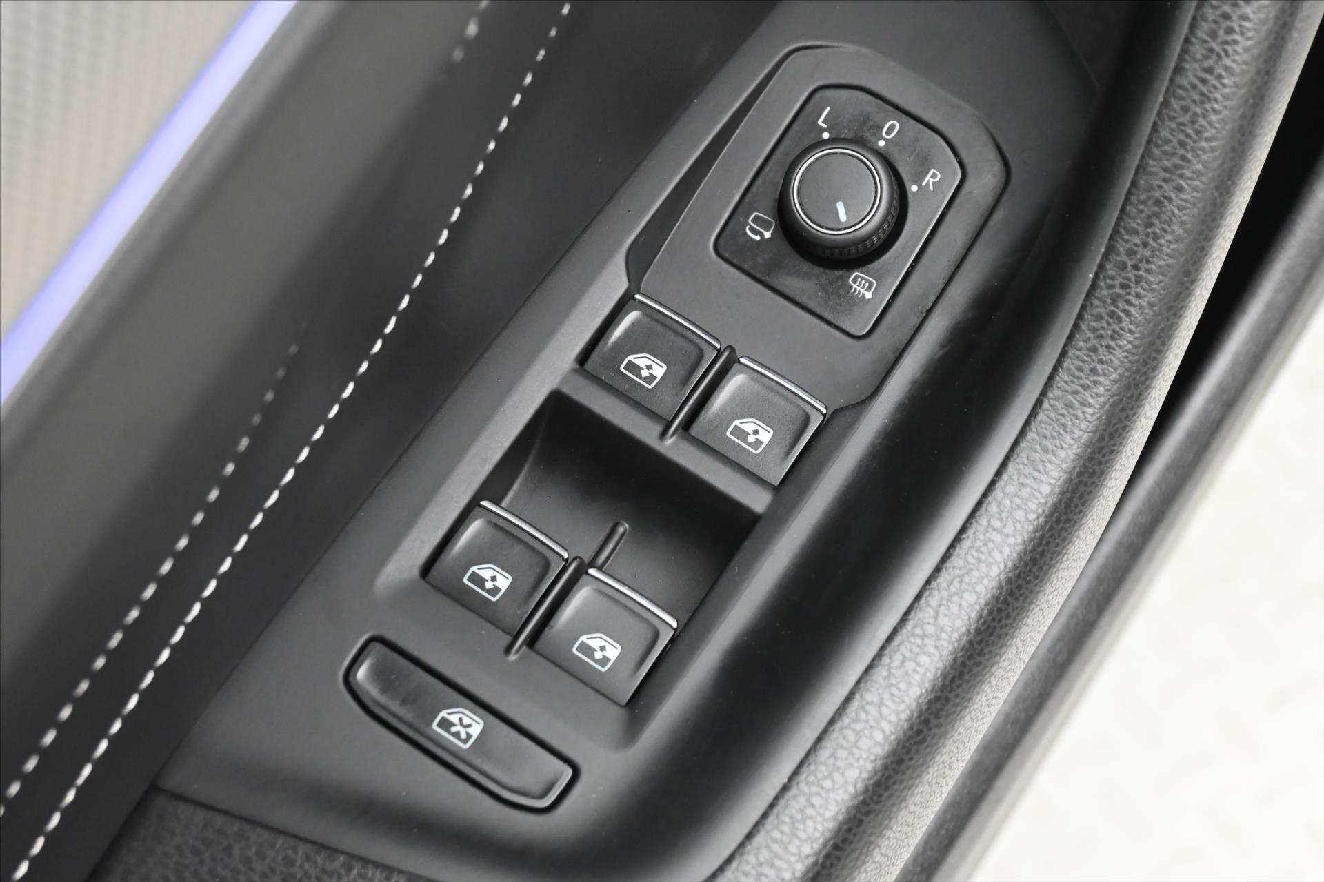 Hlavní fotografie vozu Volkswagen Passat 2,0 TSI 140kW DSG R-Line ZÁRUKA AŽ 5 LET (25)