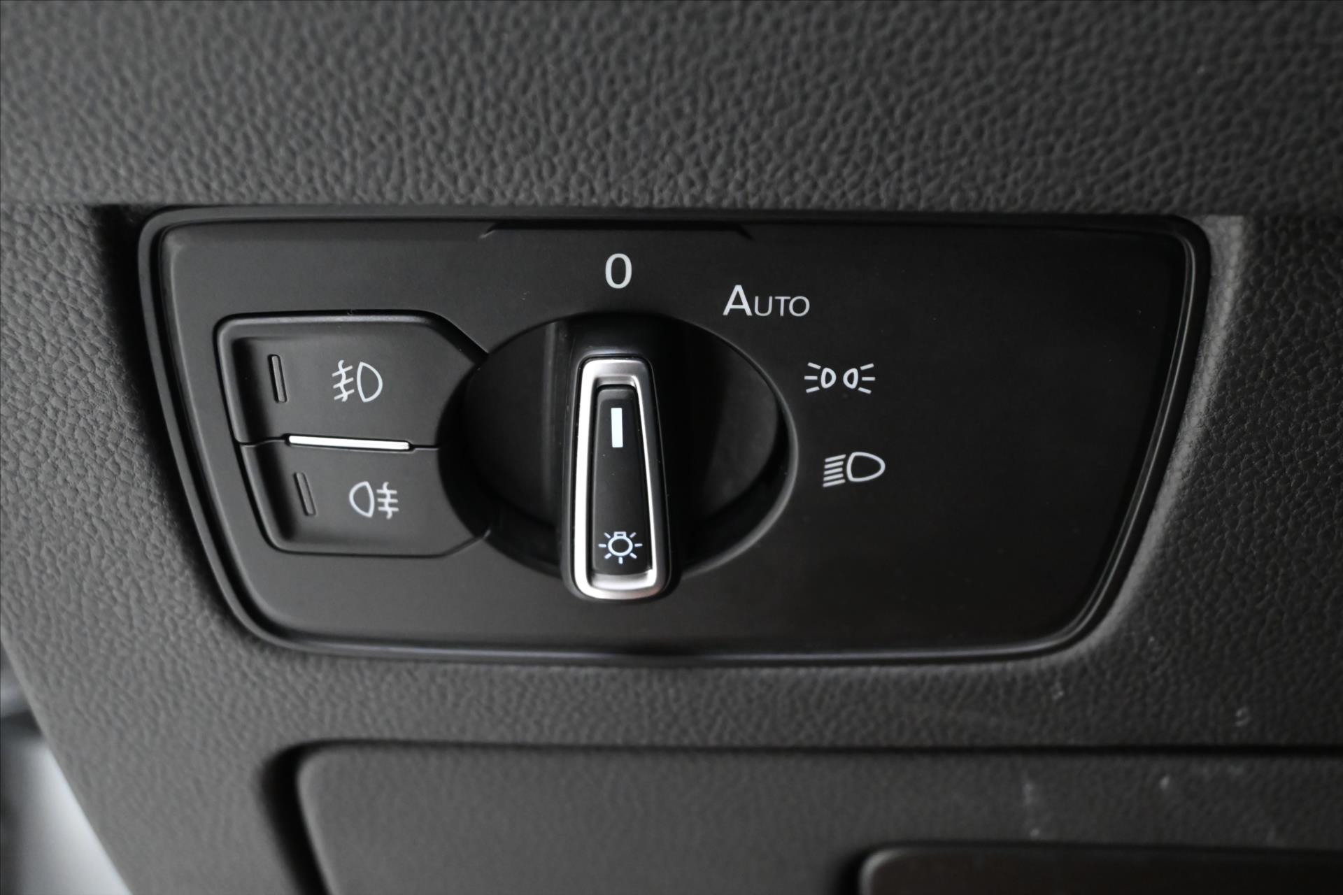 Hlavní fotografie vozu Volkswagen Passat 2,0 TSI 140kW DSG R-Line ZÁRUKA AŽ 5 LET (26)