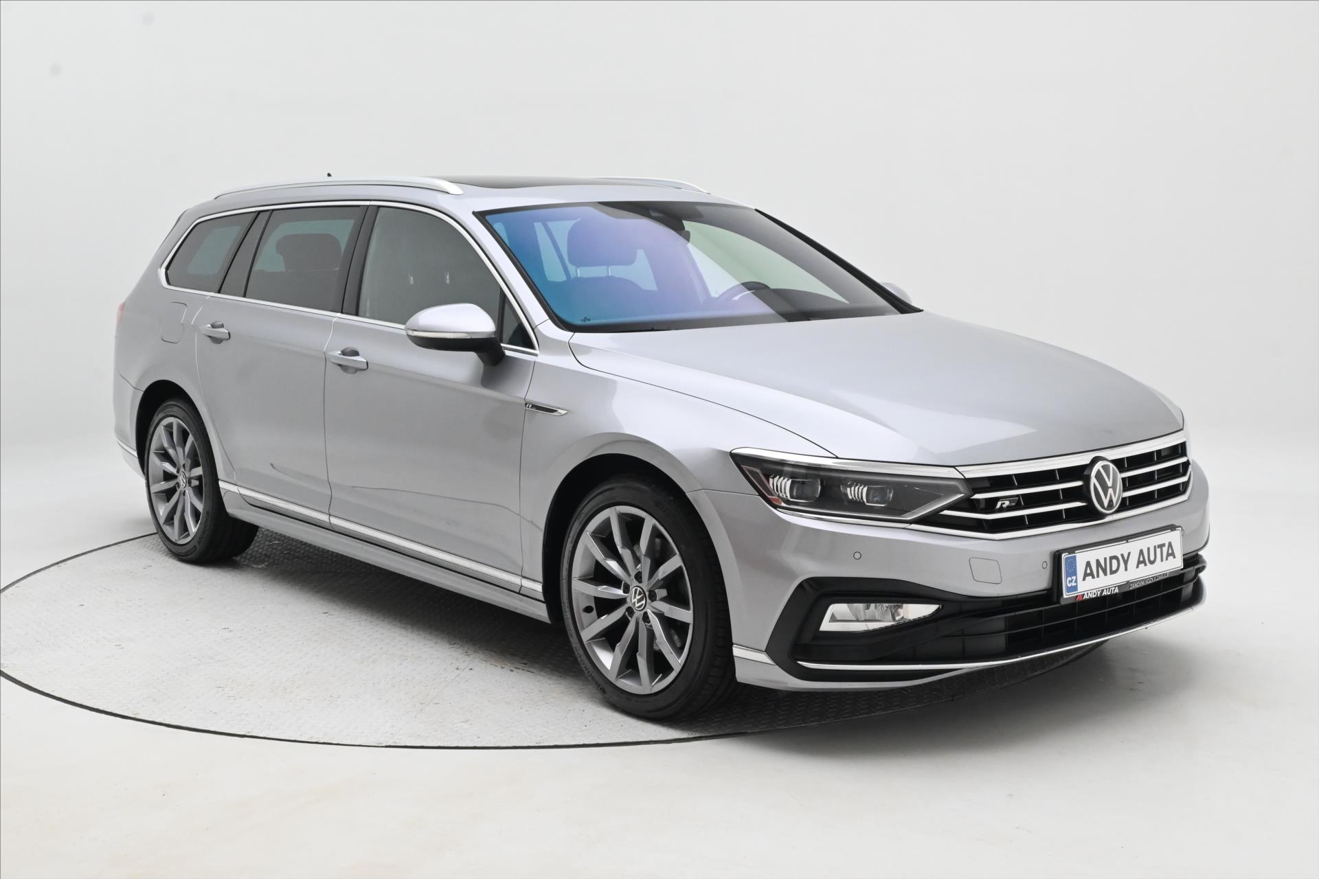 Hlavní fotografie vozu Volkswagen Passat 2,0 TSI 140kW DSG R-Line ZÁRUKA AŽ 5 LET (2)