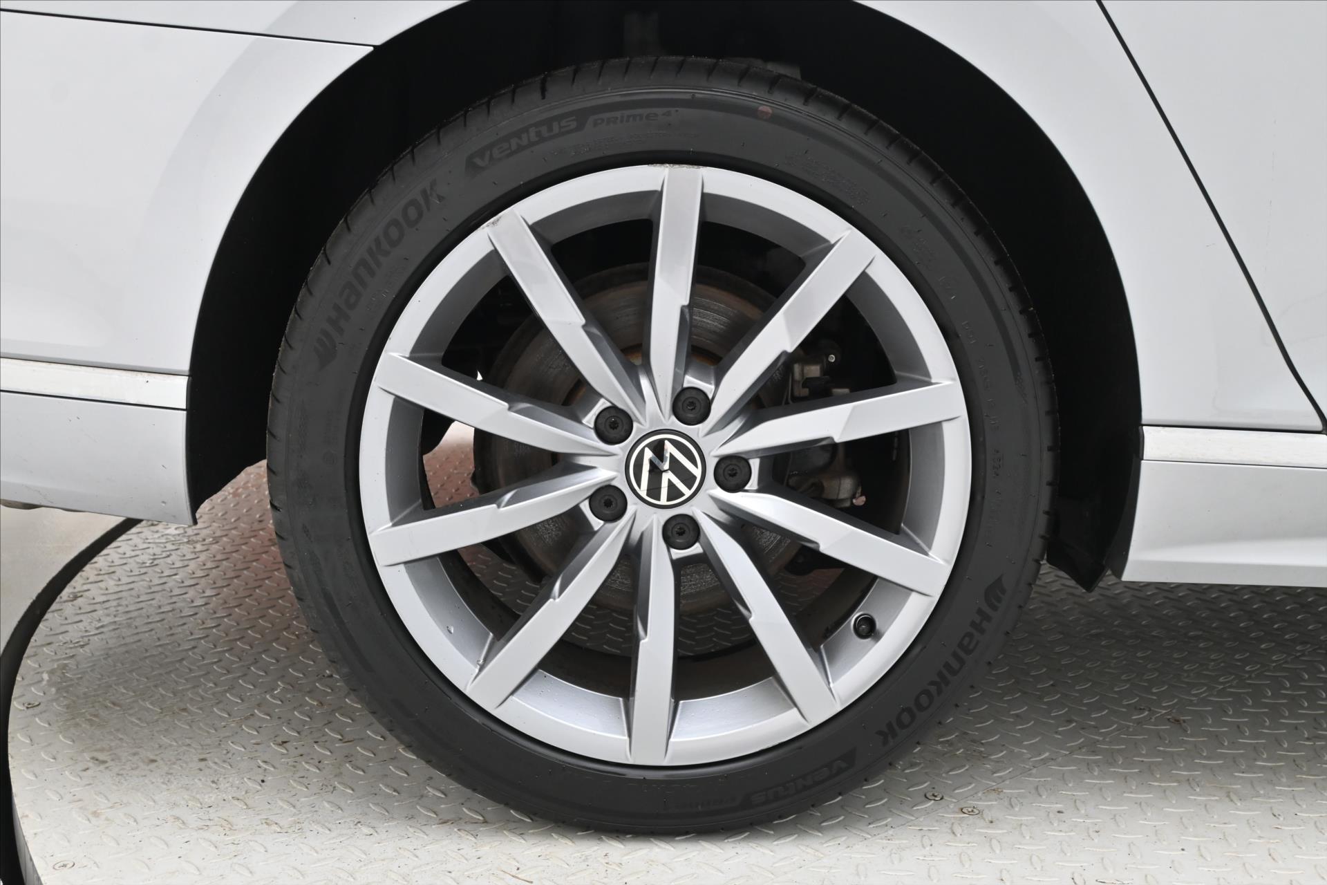 Hlavní fotografie vozu Volkswagen Passat 2,0 TSI 140kW DSG R-Line ZÁRUKA AŽ 5 LET (34)