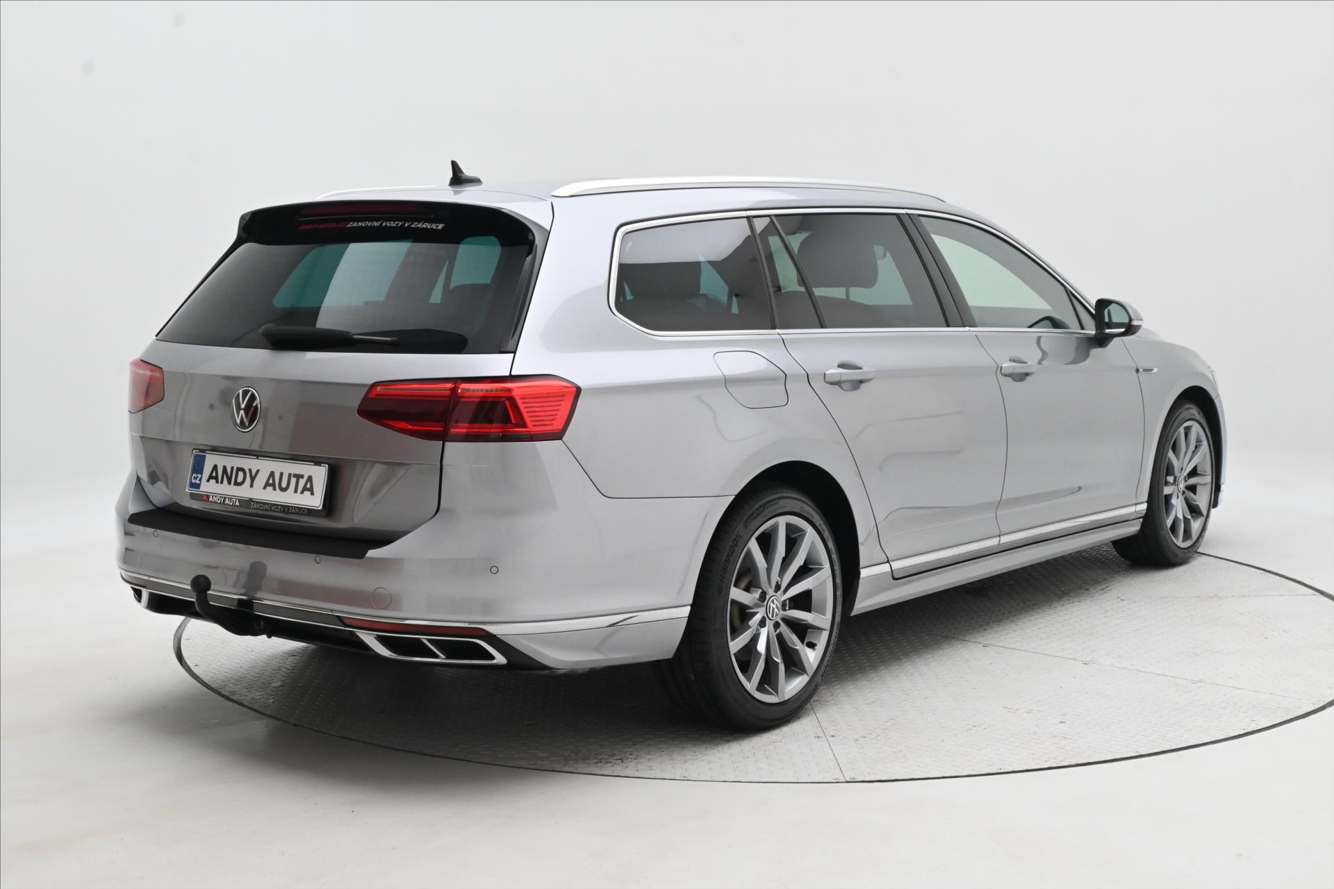 Hlavní fotografie vozu Volkswagen Passat 2,0 TSI 140kW DSG R-Line ZÁRUKA AŽ 5 LET (4)