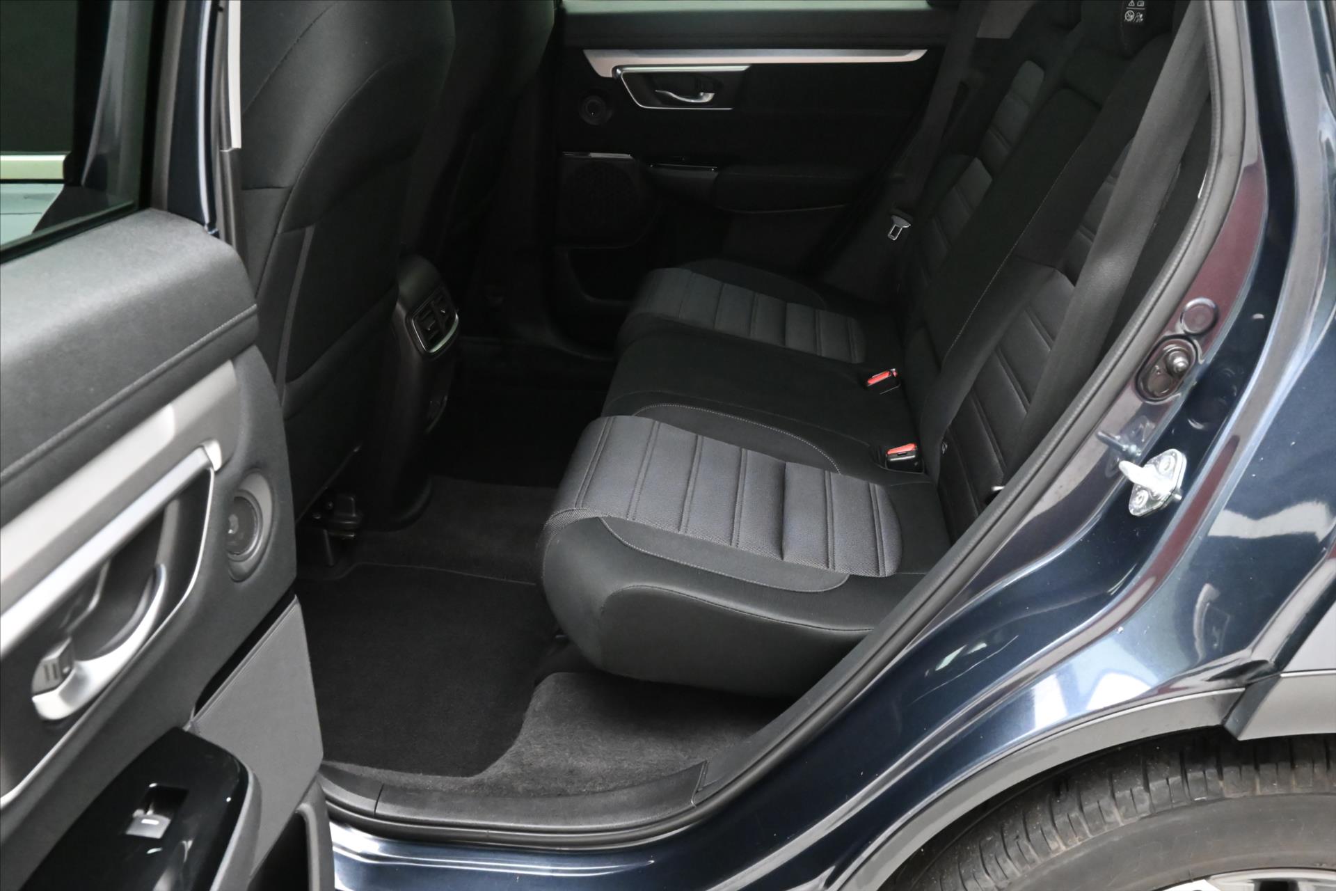 Hlavní fotografie vozu Honda CR-V 2,0 i e:HEV 2WD 135 kW ELEGANCE Záruka až 5 let (14)