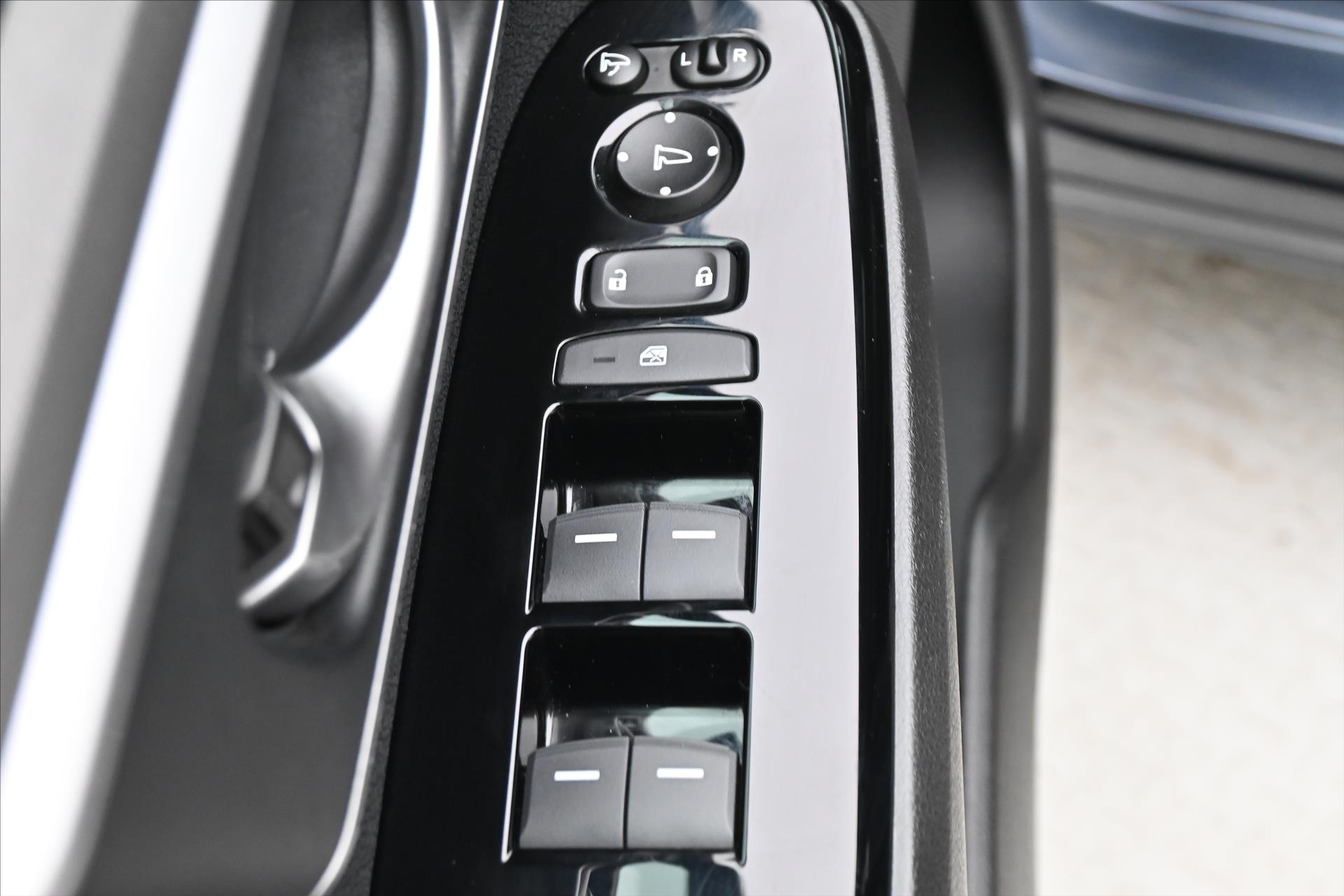 Hlavní fotografie vozu Honda CR-V 2,0 i e:HEV 2WD 135 kW ELEGANCE Záruka až 5 let (24)