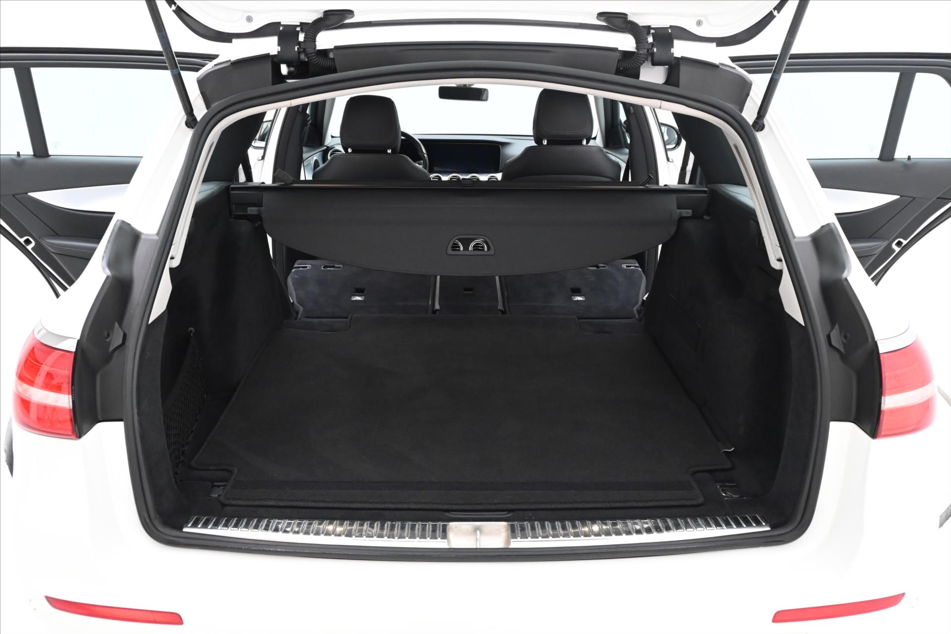 Hlavní fotografie vozu Mercedes-Benz Třídy E 2,0 220d 143kW 9G-Tronic Záruka až 5 let (10)