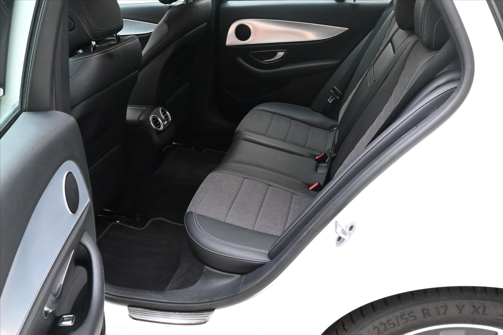 Hlavní fotografie vozu Mercedes-Benz Třídy E 2,0 220d 143kW 9G-Tronic Záruka až 5 let (13)