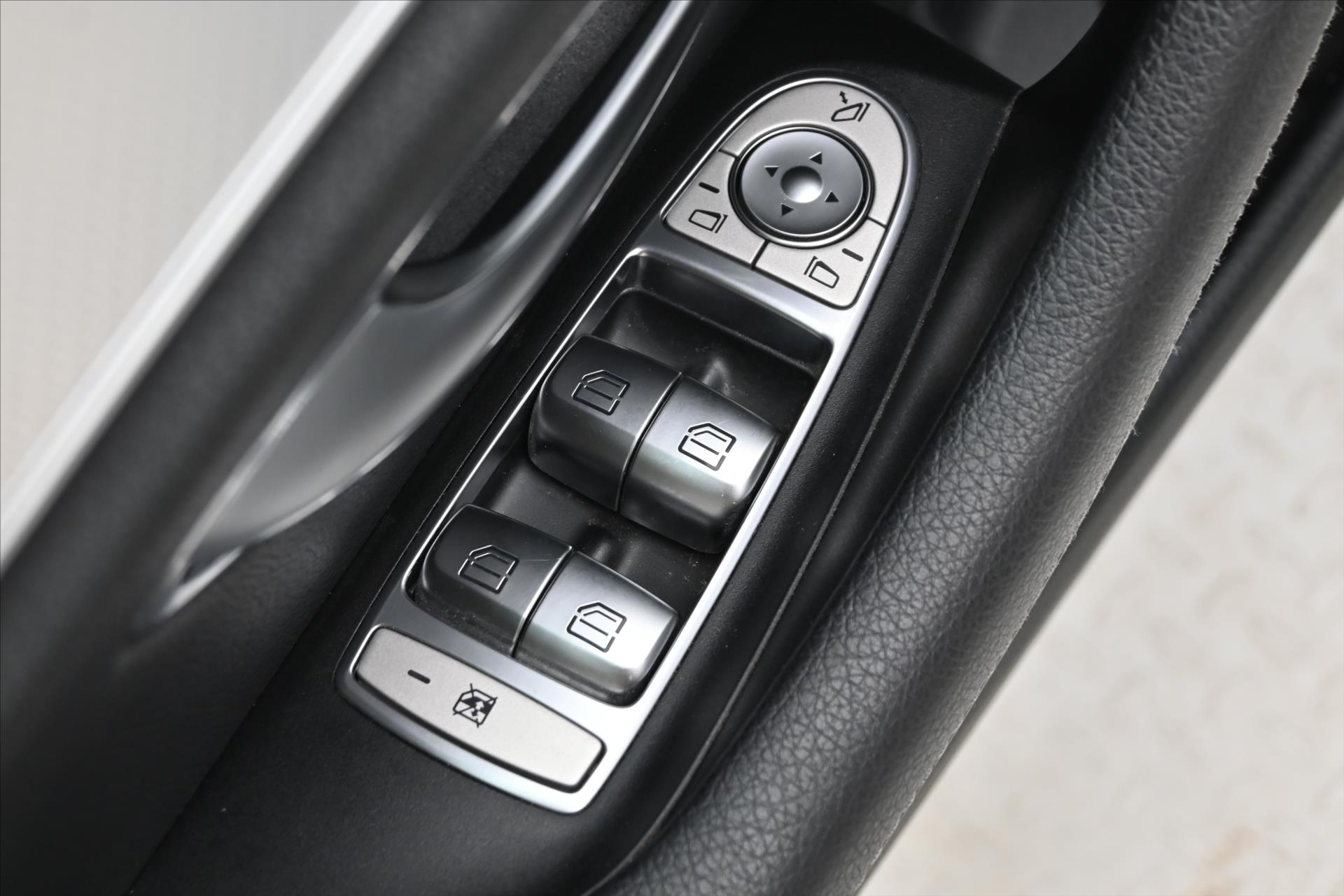 Hlavní fotografie vozu Mercedes-Benz Třídy E 2,0 220d 143kW 9G-Tronic Záruka až 5 let (25)