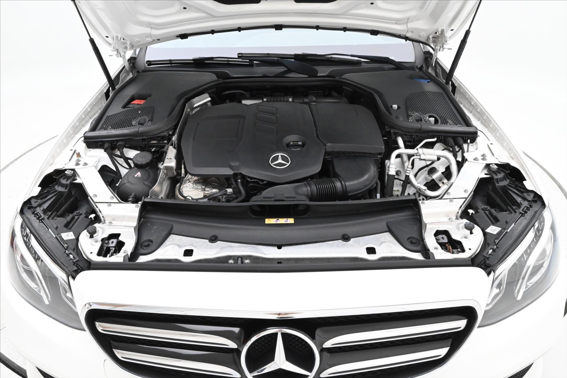 Hlavní fotografie vozu Mercedes-Benz Třídy E 2,0 220d 143kW 9G-Tronic Záruka až 5 let (8)