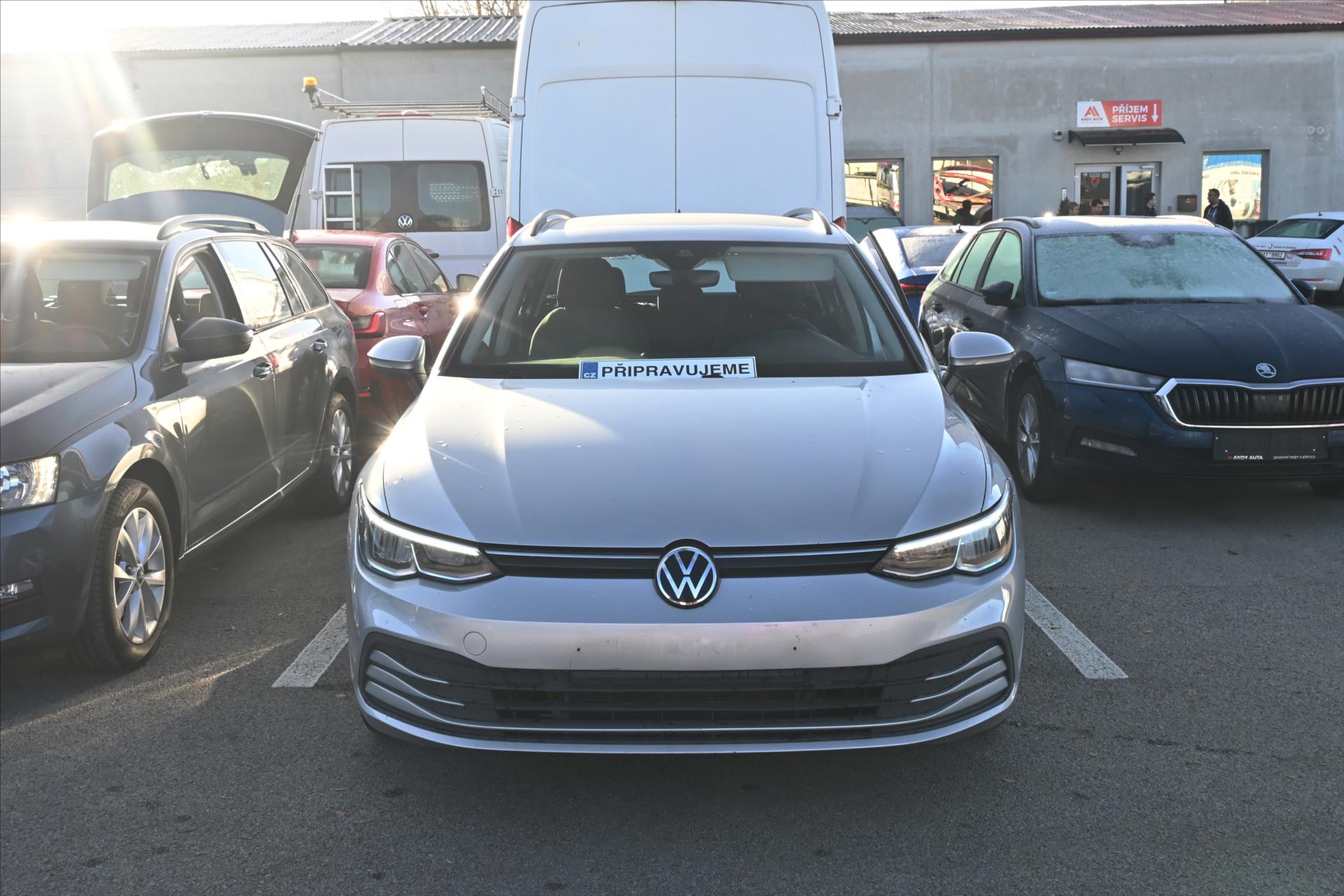 Hlavní fotografie vozu Volkswagen Golf 2,0 TDI 85kW Life DSG VŮZ PŘIPRAVUJEME K PRODEJI