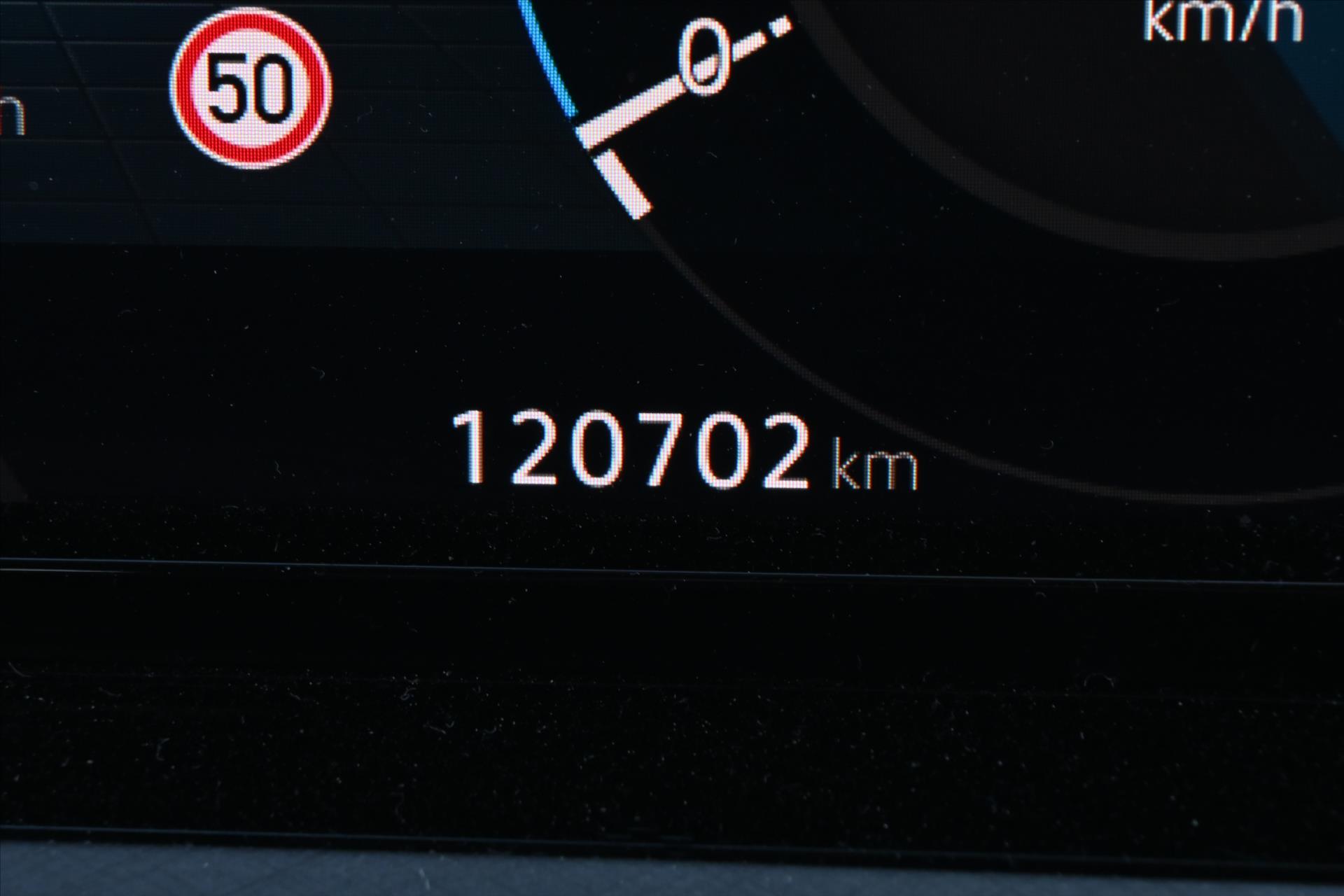 Hlavní fotografie vozu Volkswagen Golf 2,0 TDI 85kW Life DSG VŮZ PŘIPRAVUJEME K PRODEJI (2)