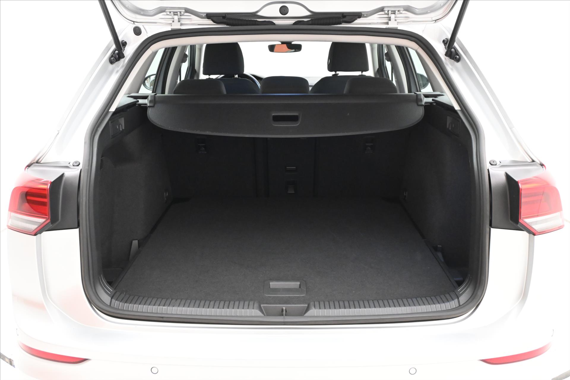 Hlavní fotografie vozu Volkswagen Golf 2,0 TDI 85kW Life DSG Záruka až 5 let (9)