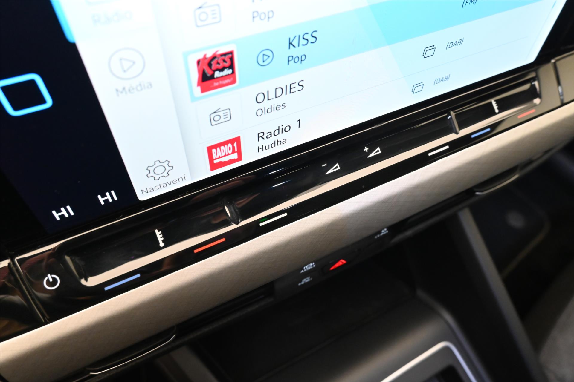 Hlavní fotografie vozu Volkswagen Golf 2,0 TDI 85kW Life DSG Záruka až 5 let (22)