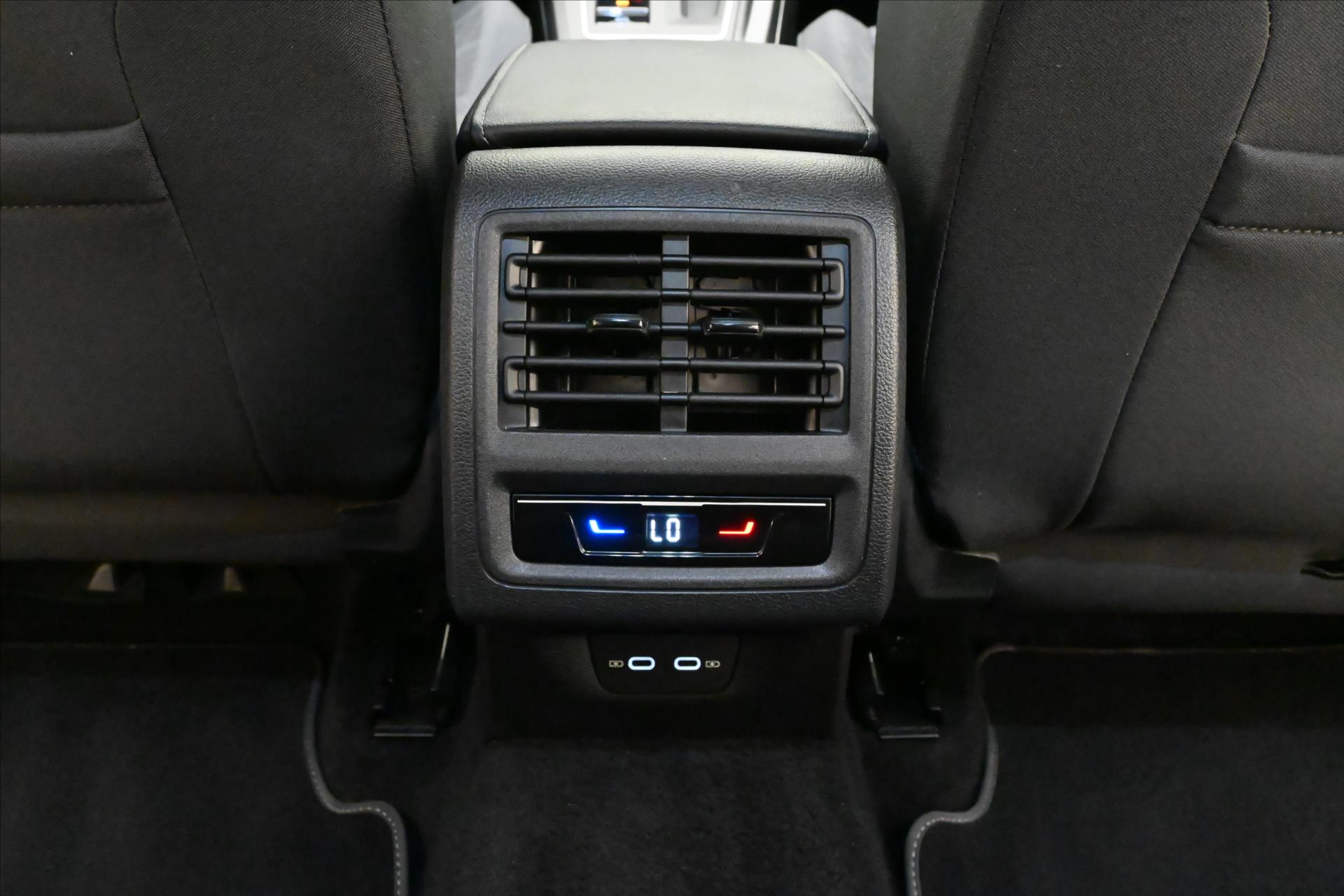 Hlavní fotografie vozu Volkswagen Golf 2,0 TDI 85kW Life DSG Záruka až 5 let (23)