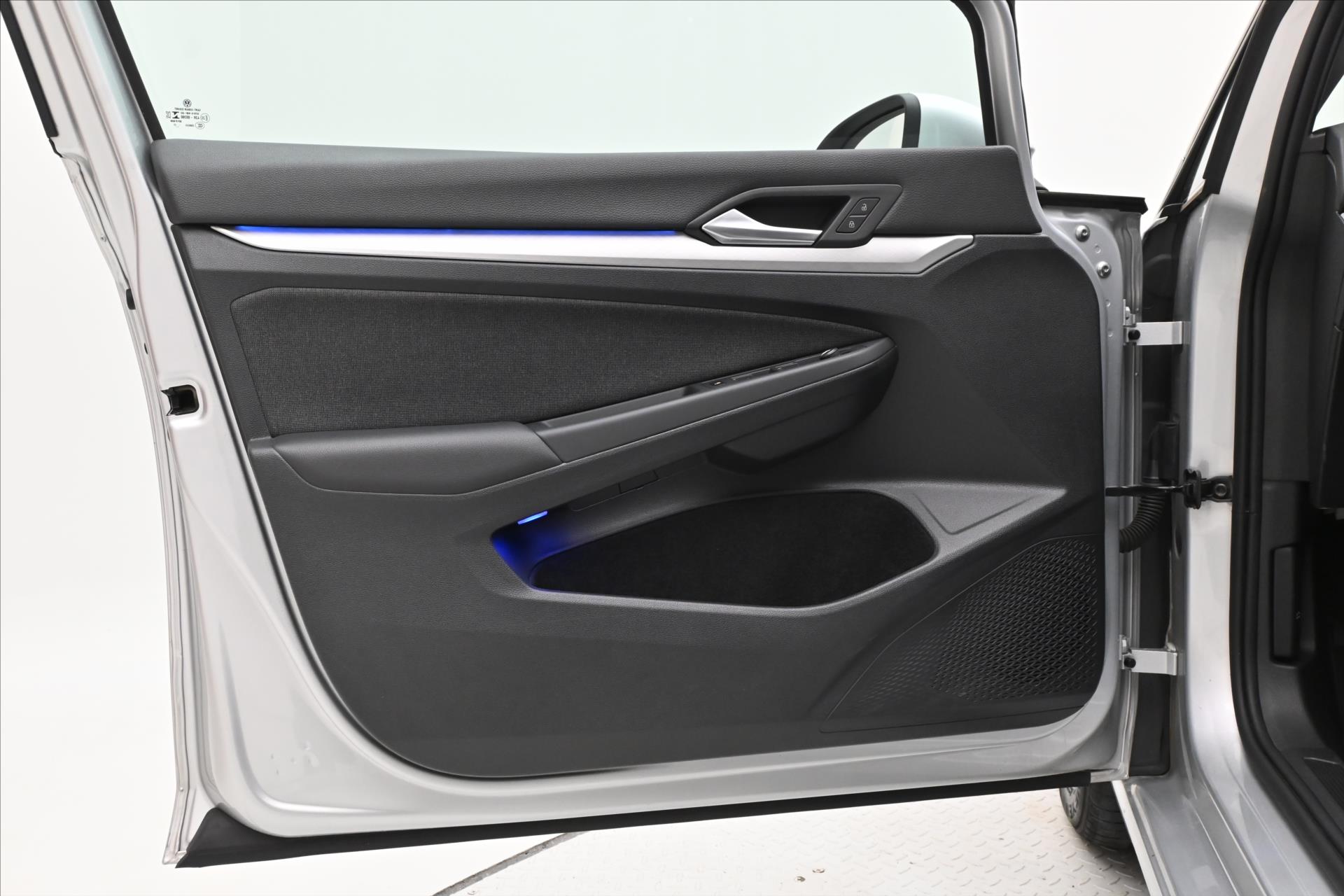 Hlavní fotografie vozu Volkswagen Golf 2,0 TDI 85kW Life DSG Záruka až 5 let (26)