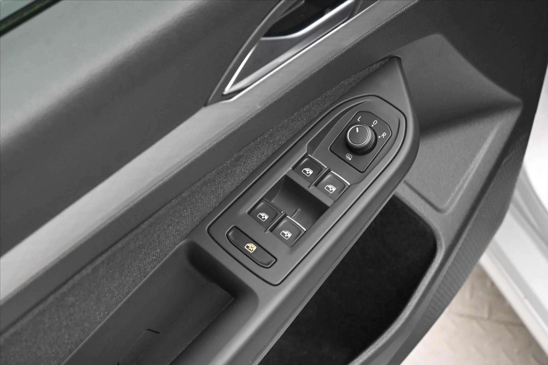 Hlavní fotografie vozu Volkswagen Golf 2,0 TDI 85kW Life DSG Záruka až 5 let (27)