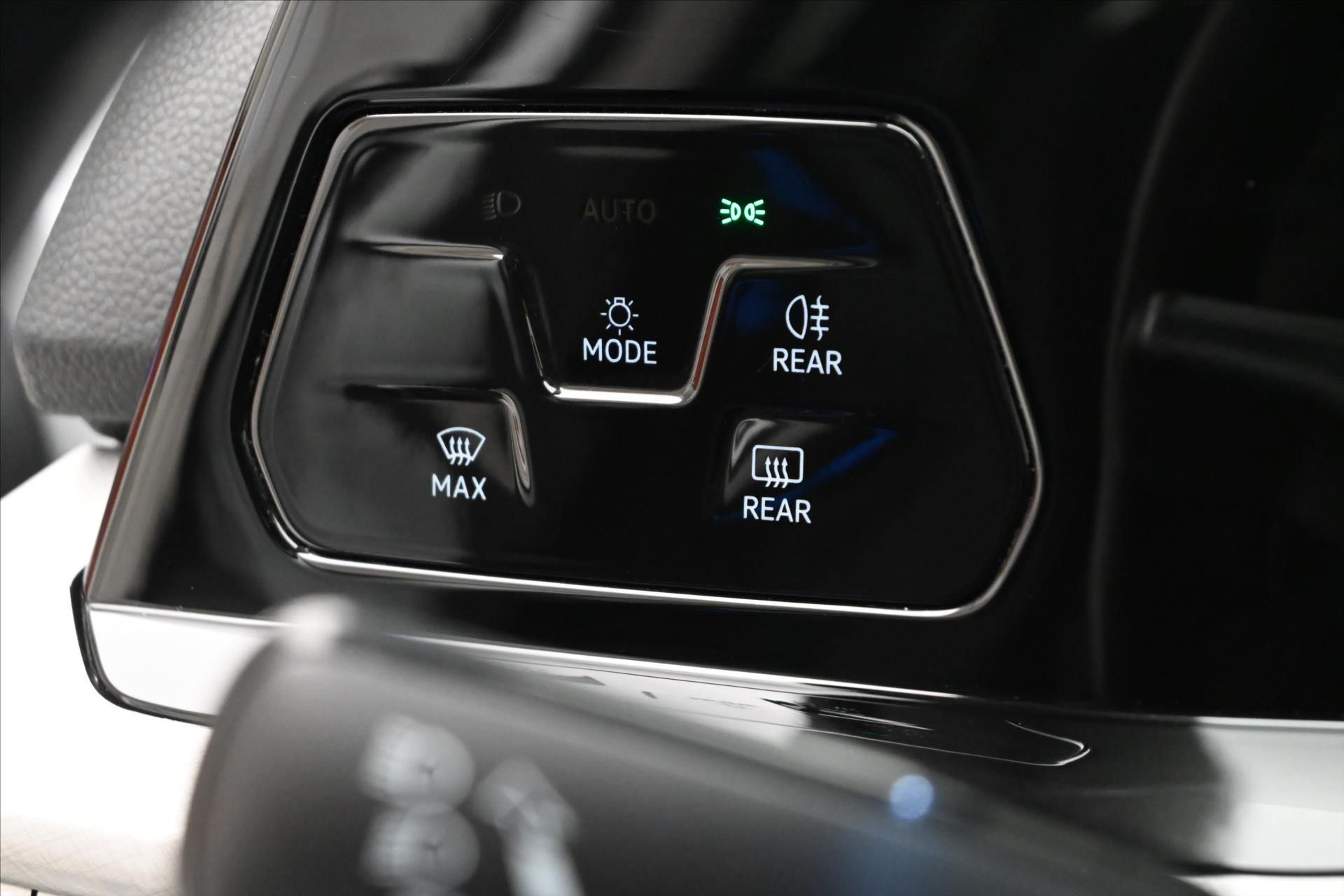 Hlavní fotografie vozu Volkswagen Golf 2,0 TDI 85kW Life DSG Záruka až 5 let (28)