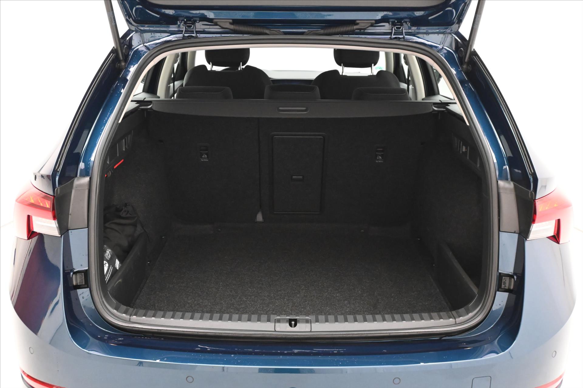 Hlavní fotografie vozu Škoda Octavia 2,0 TDI 110 kW Ambition LED Záruka až 5 let (11)