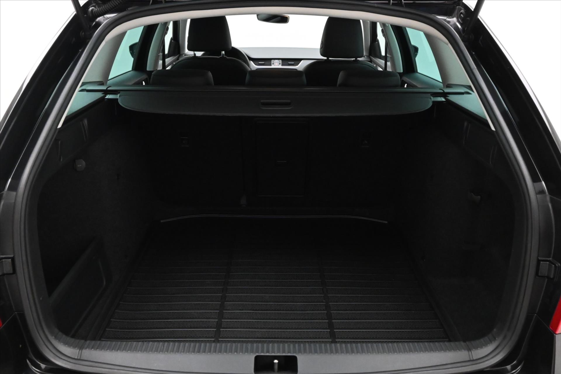 Hlavní fotografie vozu Škoda Octavia 1,5 TSI 110 kW DSG Business Záruka až 5 let (10)