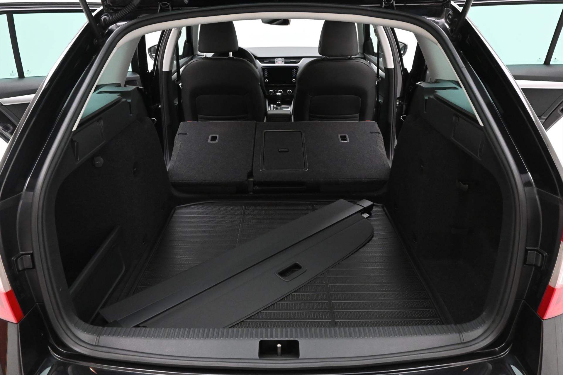 Hlavní fotografie vozu Škoda Octavia 1,5 TSI 110 kW DSG Business Záruka až 5 let (11)