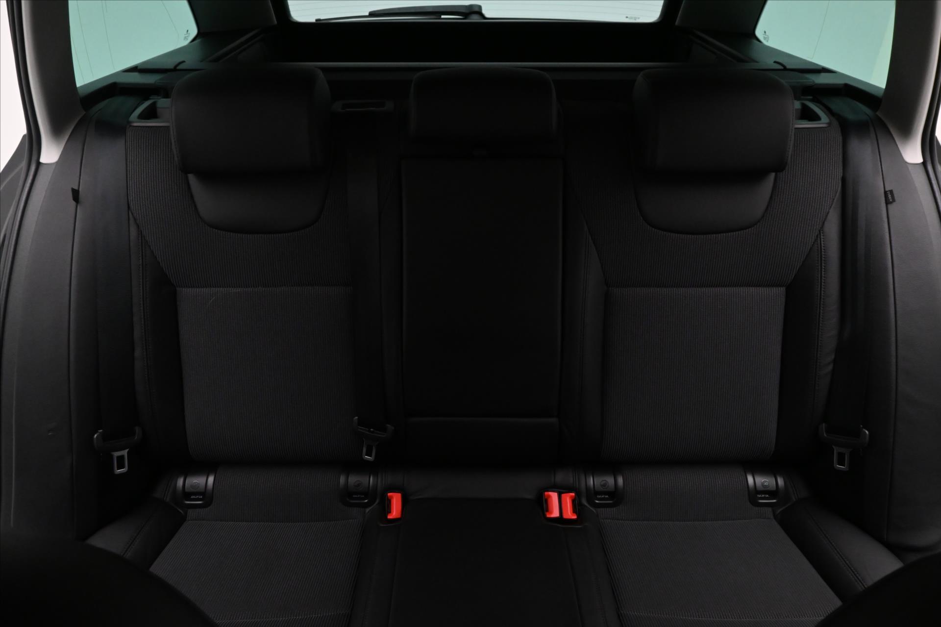 Hlavní fotografie vozu Škoda Octavia 1,5 TSI 110 kW DSG Business Záruka až 5 let (25)