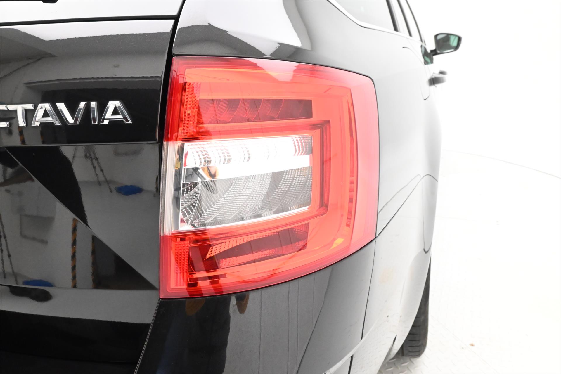 Hlavní fotografie vozu Škoda Octavia 1,5 TSI 110 kW DSG Business Záruka až 5 let (28)