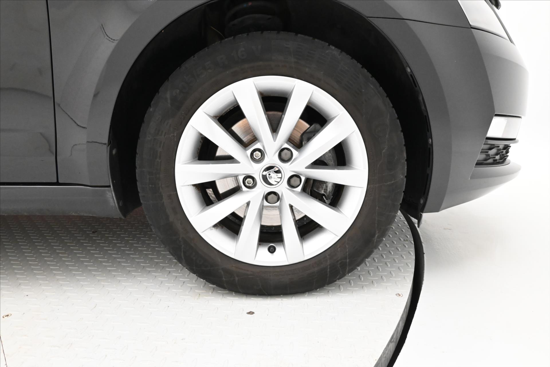 Hlavní fotografie vozu Škoda Octavia 1,5 TSI 110 kW DSG Business Záruka až 5 let (29)