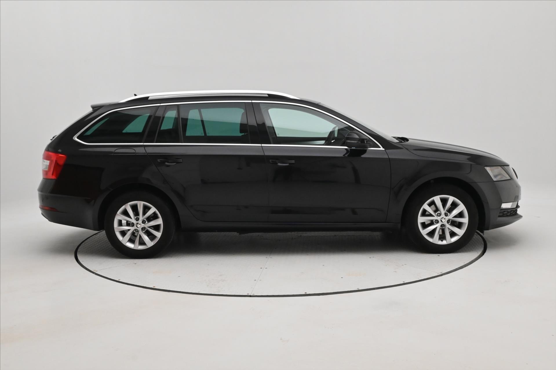 Hlavní fotografie vozu Škoda Octavia 1,5 TSI 110 kW DSG Business Záruka až 5 let (4)