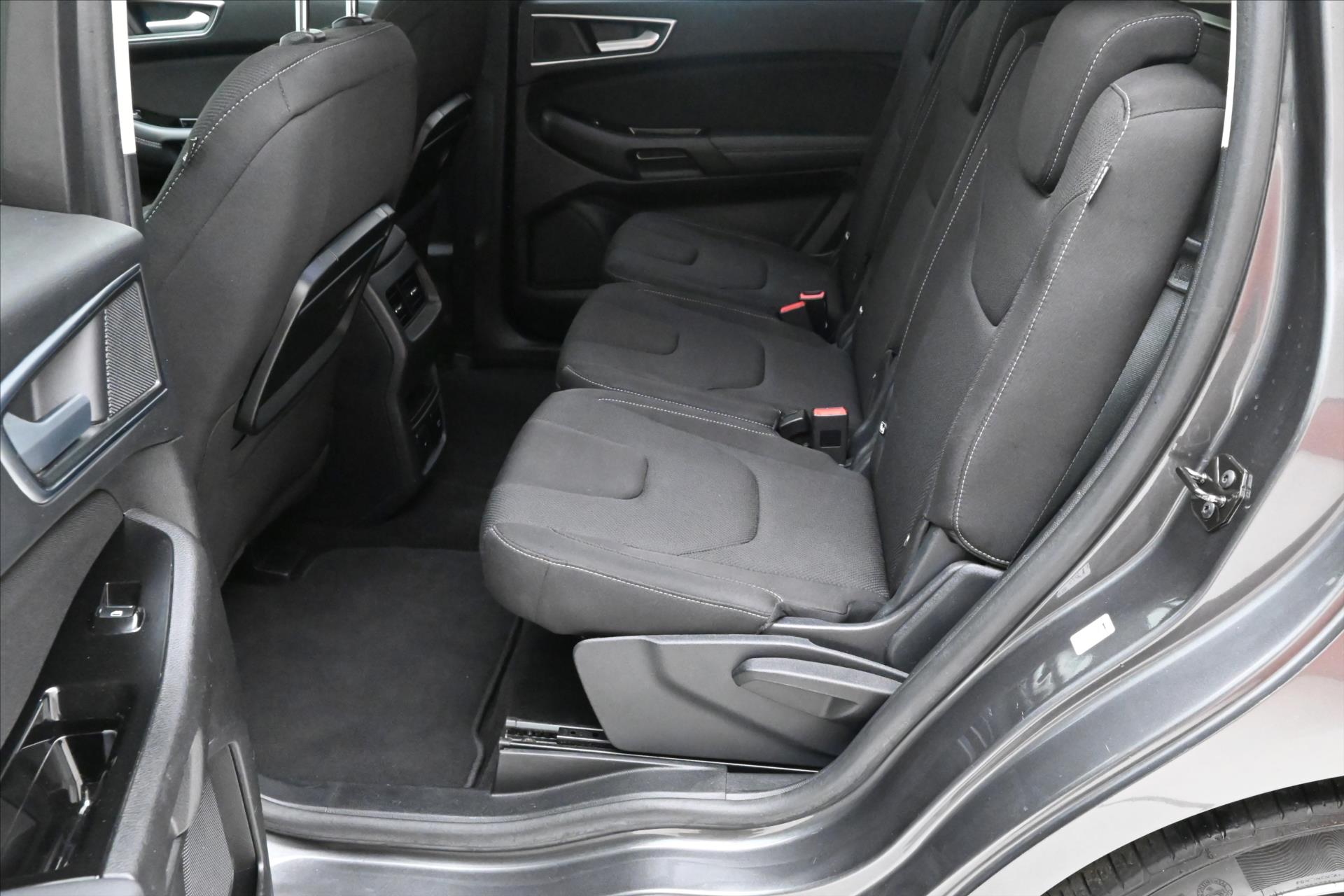 Hlavní fotografie vozu Ford S-MAX 2,0 EcoBlue 140 kW AT8 Záruka až 5 let (15)