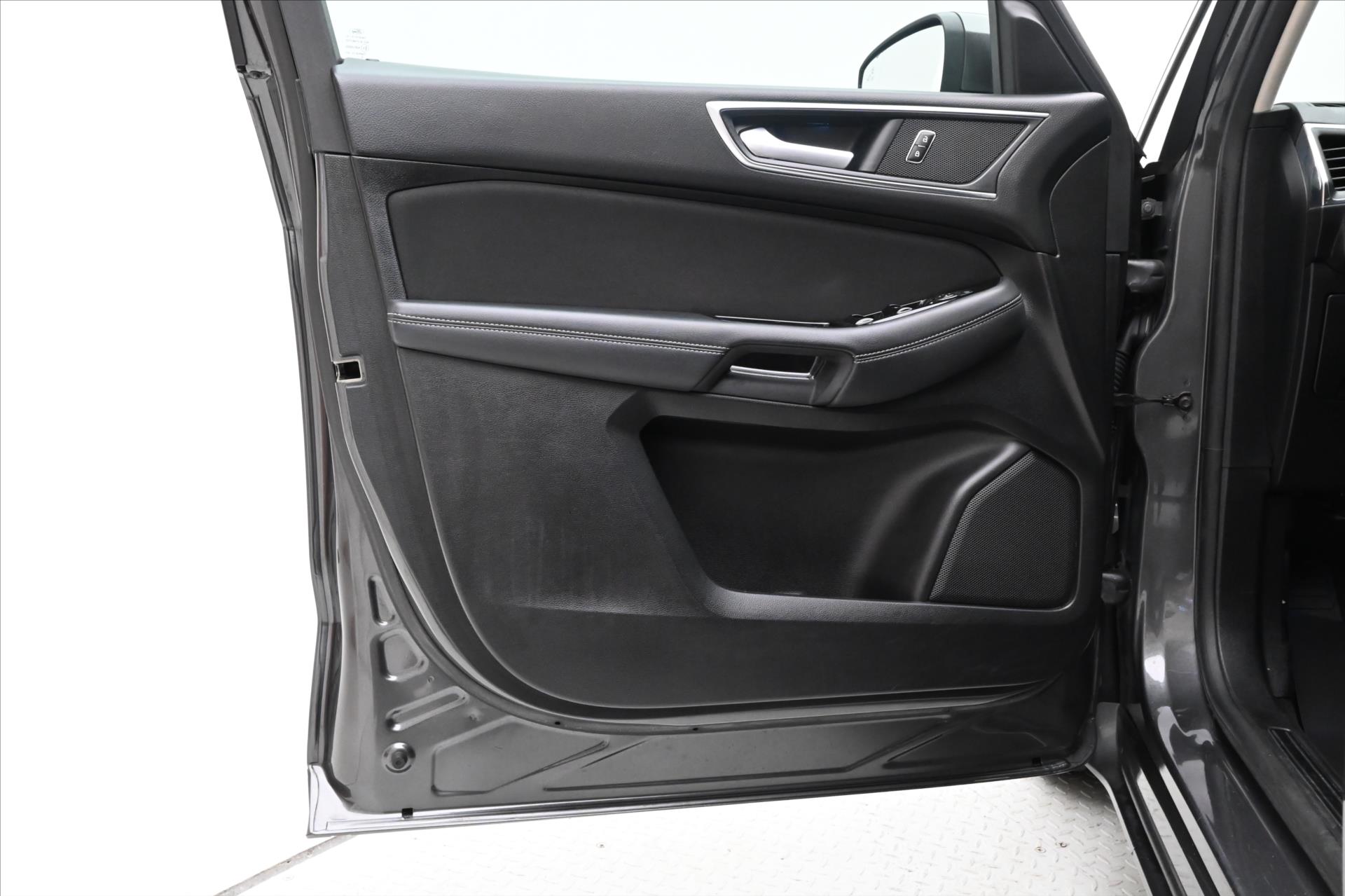 Hlavní fotografie vozu Ford S-MAX 2,0 EcoBlue 140 kW AT8 Záruka až 5 let (24)