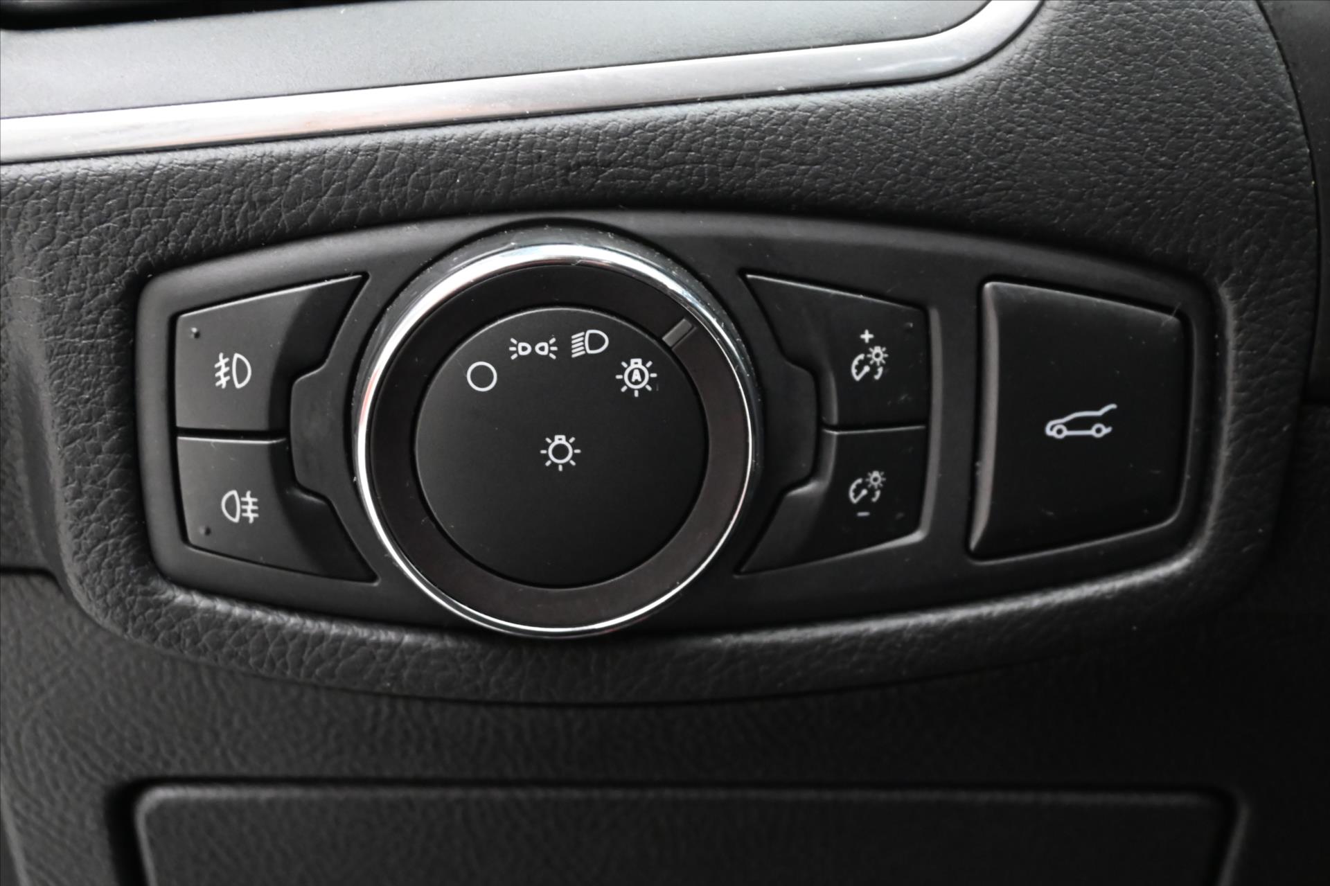 Hlavní fotografie vozu Ford S-MAX 2,0 EcoBlue 140 kW AT8 Záruka až 5 let (26)