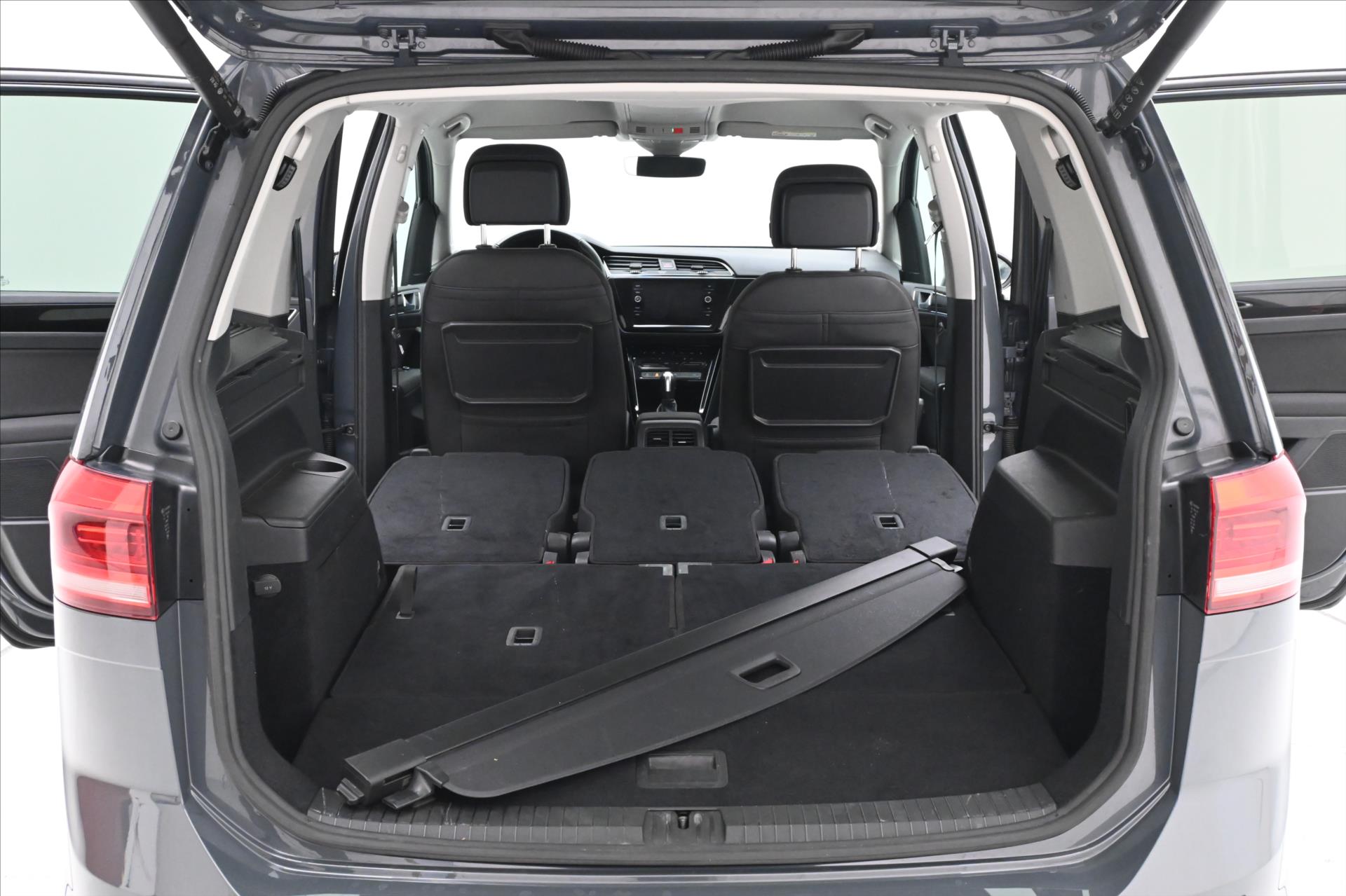 Hlavní fotografie vozu Volkswagen Touran 2,0 TDI 110kW DSG 7/Míst HIGHLINE Záruka až 5 let (11)