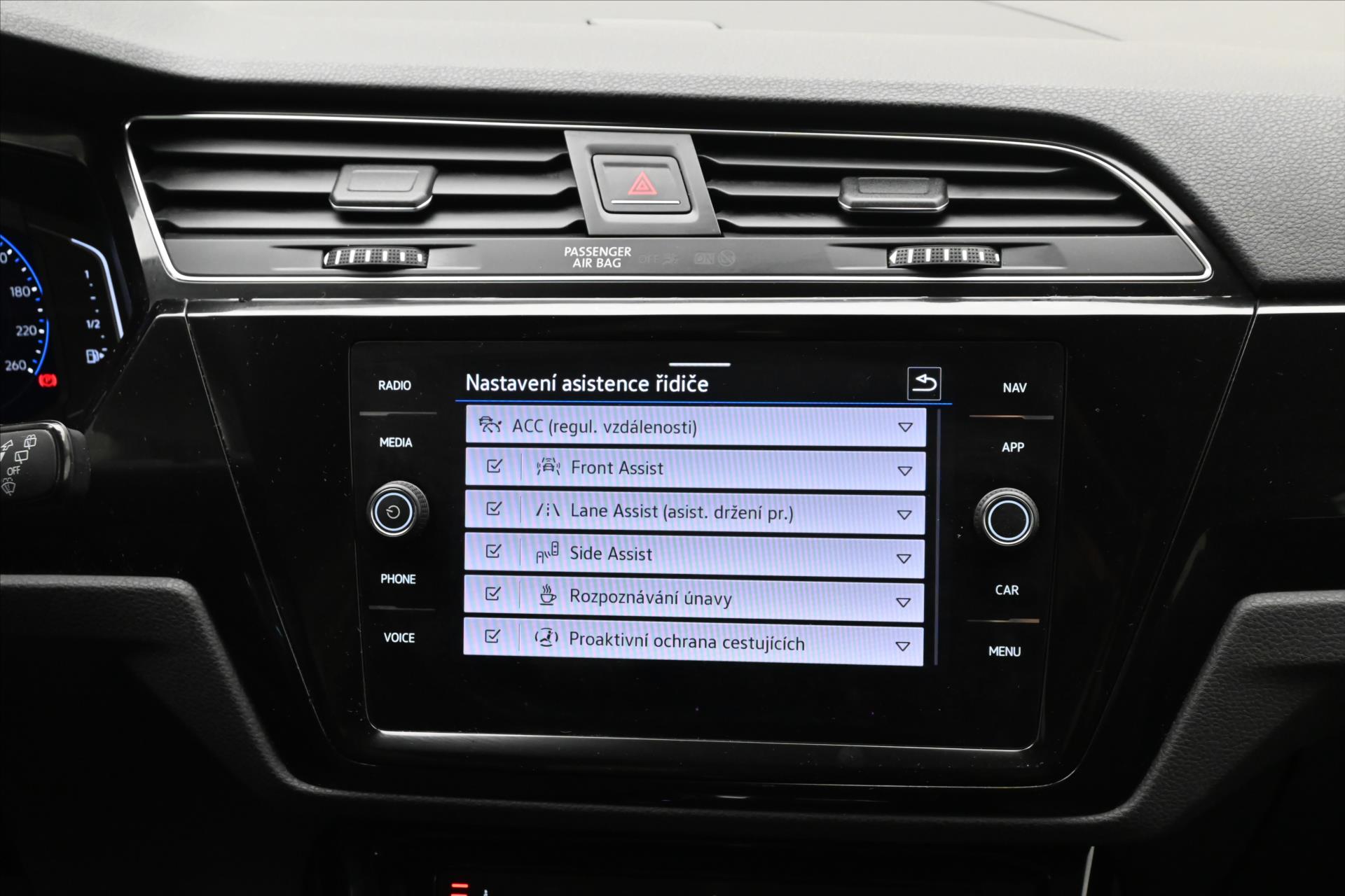 Hlavní fotografie vozu Volkswagen Touran 2,0 TDI 110kW DSG 7/Míst HIGHLINE Záruka až 5 let (20)