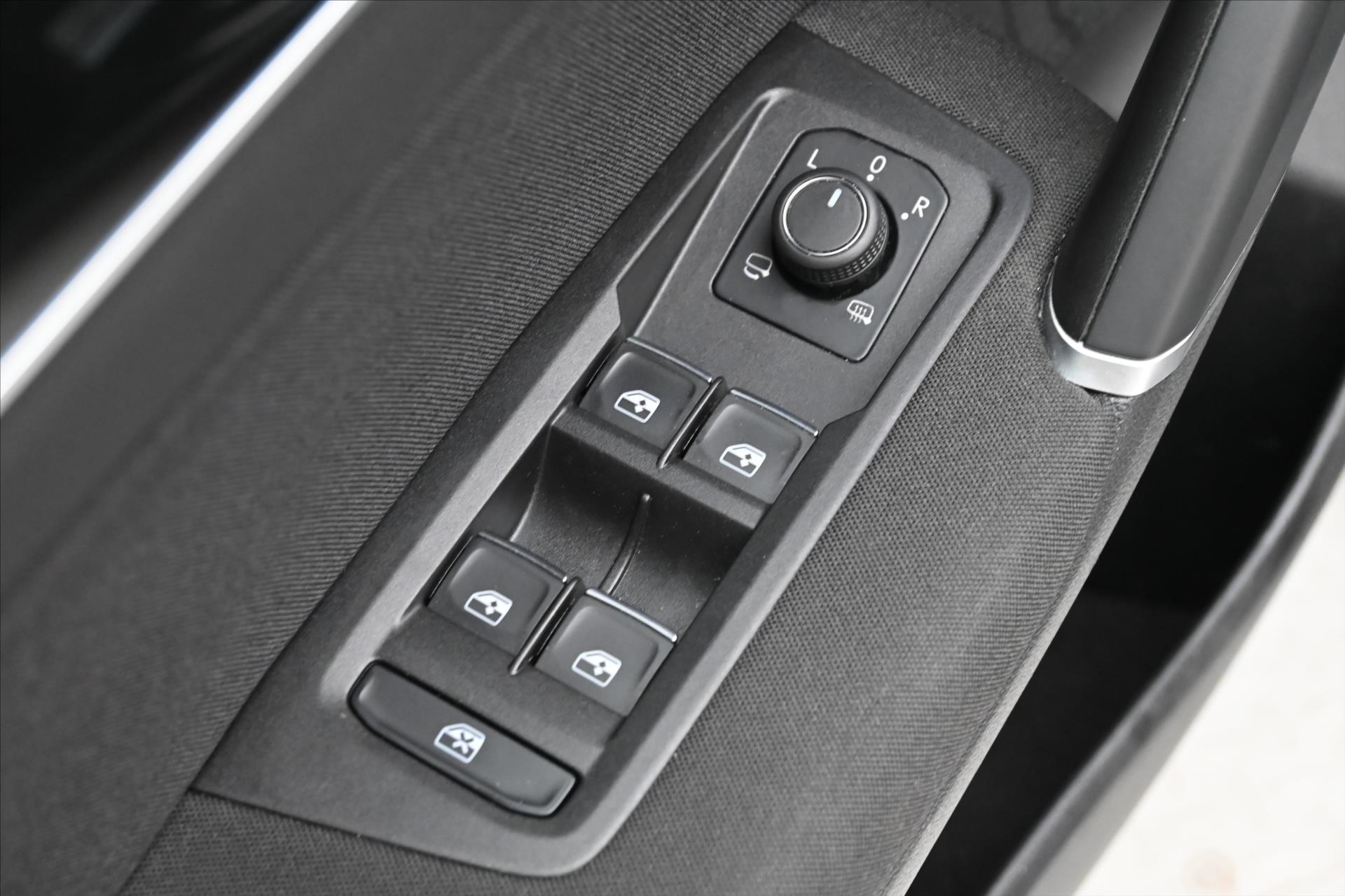 Hlavní fotografie vozu Volkswagen Touran 2,0 TDI 110kW DSG 7/Míst HIGHLINE Záruka až 5 let (25)