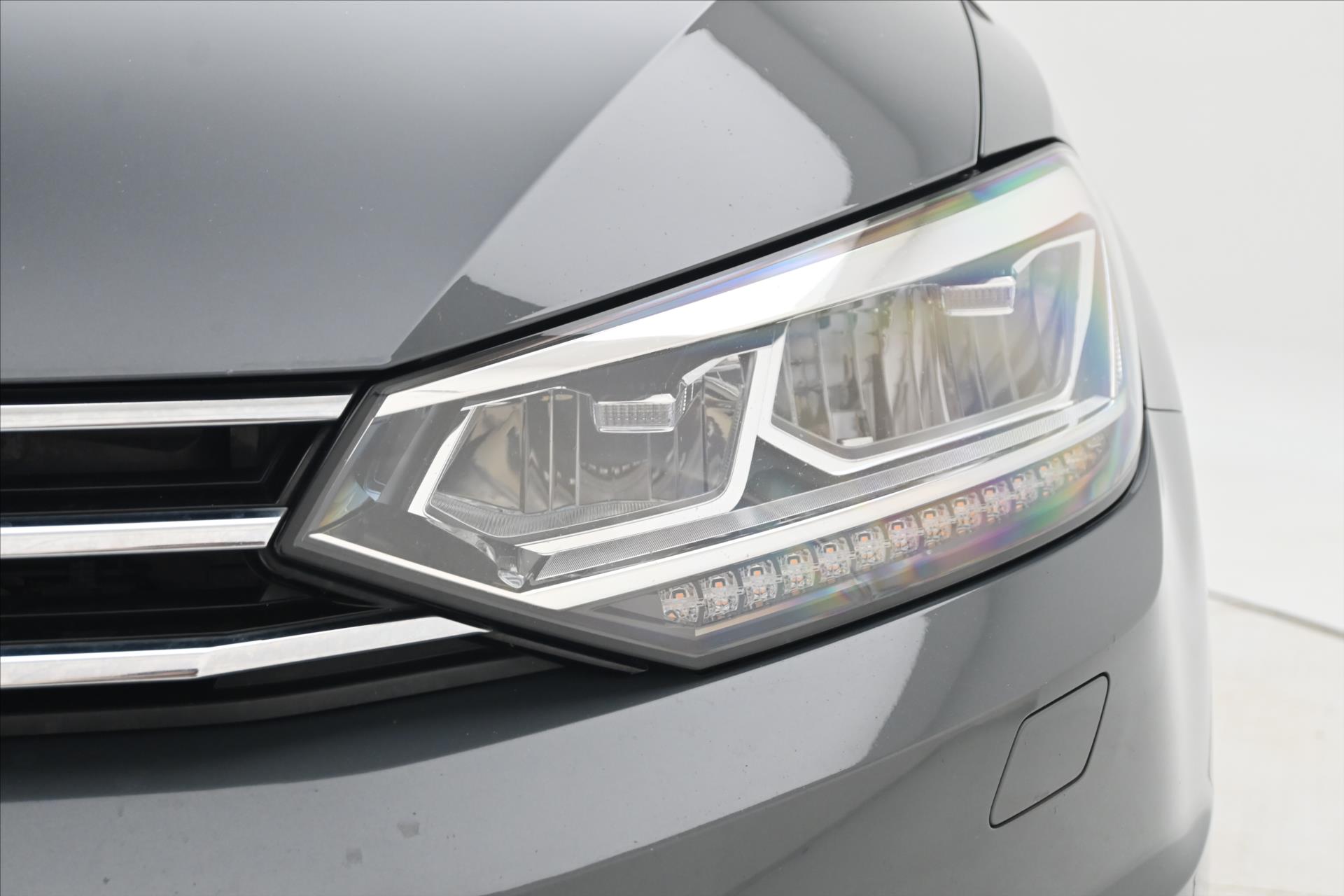 Hlavní fotografie vozu Volkswagen Touran 2,0 TDI 110kW DSG 7/Míst HIGHLINE Záruka až 5 let (31)