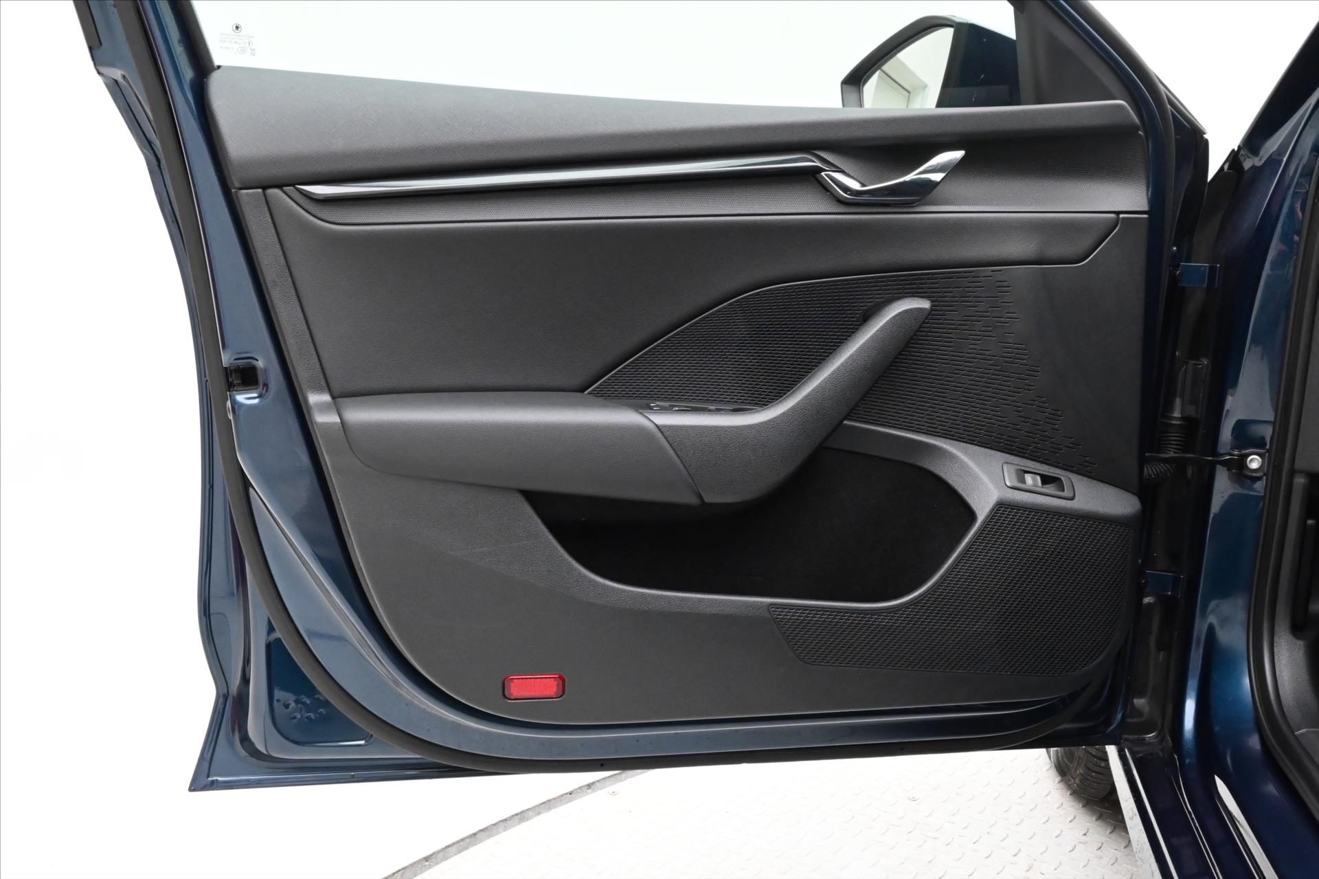 Hlavní fotografie vozu Škoda Octavia 2,0 TDI 110 kW BUSINESS DSG Záruka až 5 let (23)